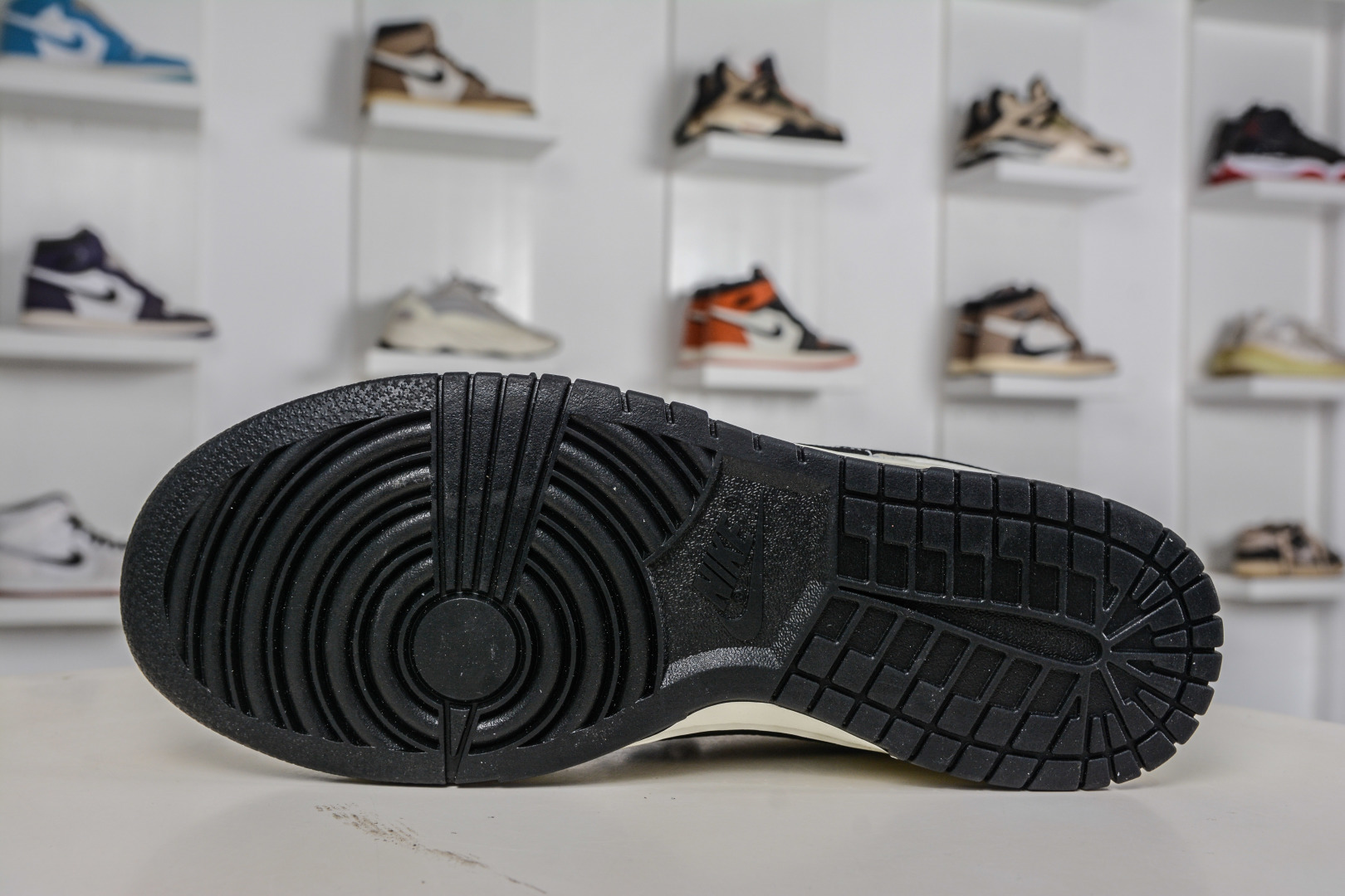 270 Nike SB Dunk Low x DIOR 迪奥联名-白黑 YF9511-924