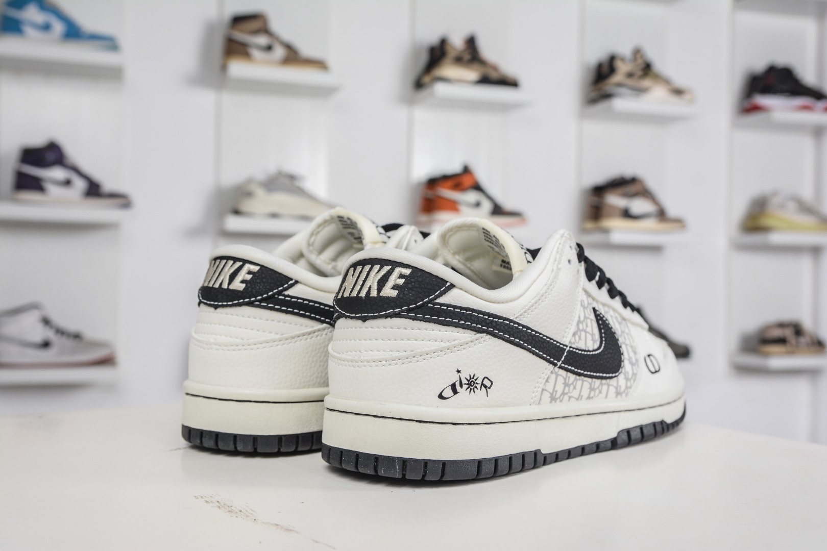 270 Nike SB Dunk Low x DIOR 迪奥联名-白黑 YF9511-924