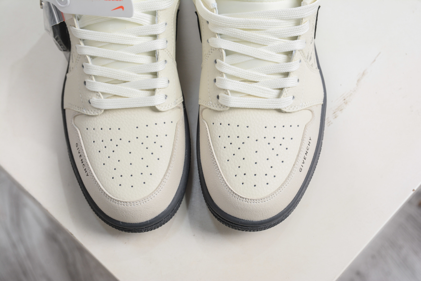270 Air Jordan 1 Retro Low x Givenchy 纪梵希联名-米白黑 QL1988-001