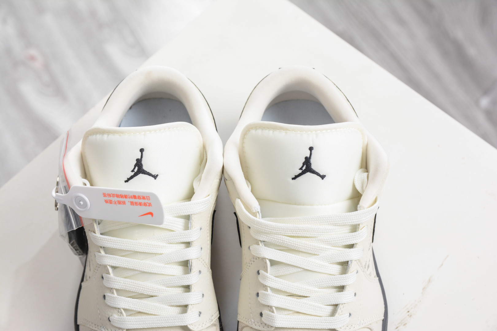 270 Air Jordan 1 Retro Low x Givenchy 纪梵希联名-米白黑 QL1988-001