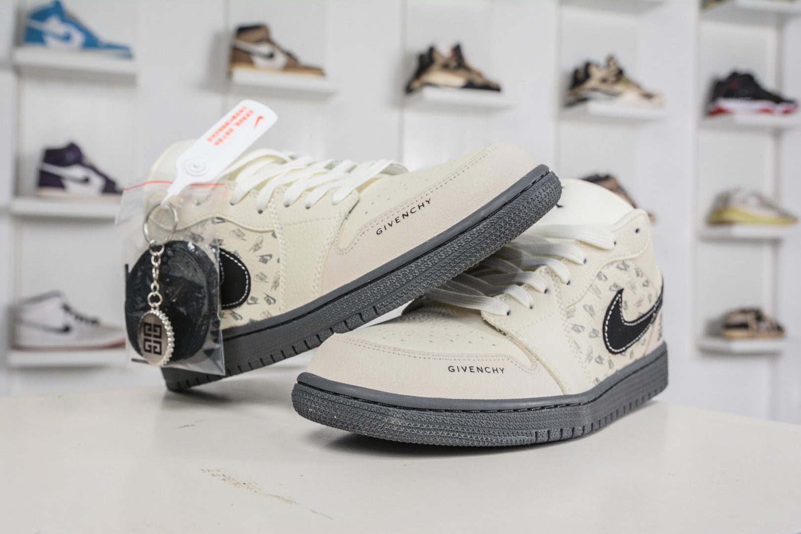 270 Air Jordan 1 Retro Low x Givenchy 纪梵希联名-米白黑 QL1988-001