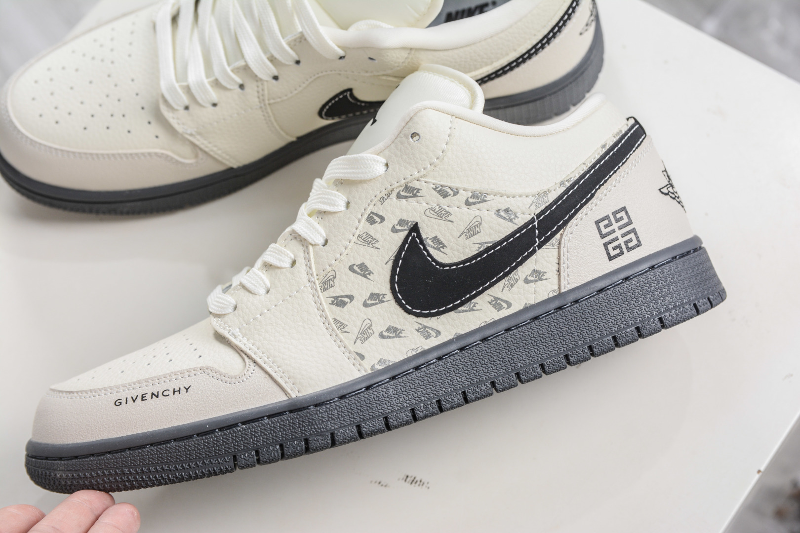 270 Air Jordan 1 Retro Low x Givenchy 纪梵希联名-米白黑 QL1988-001