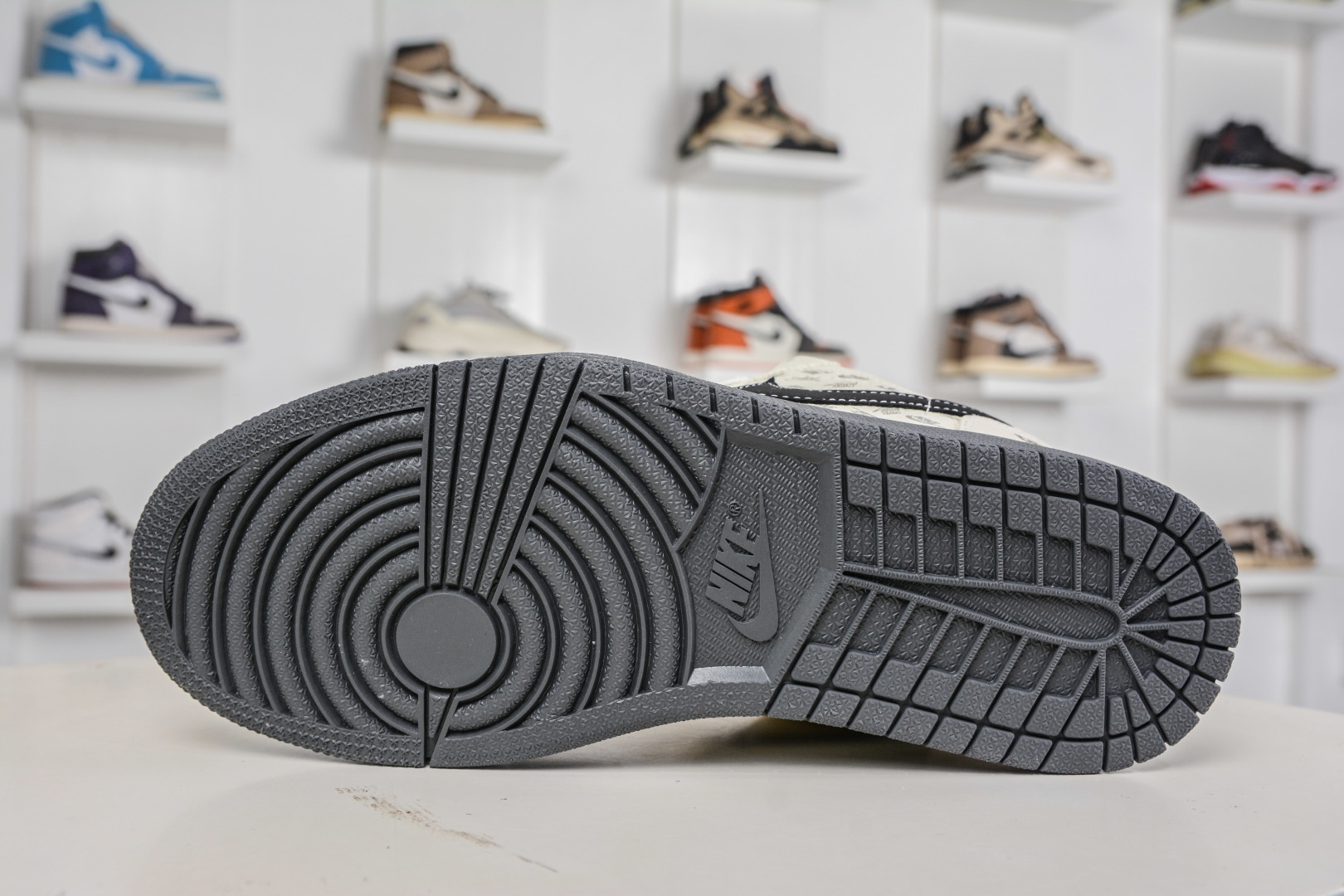 270 Air Jordan 1 Retro Low x Givenchy 纪梵希联名-米白黑 QL1988-001