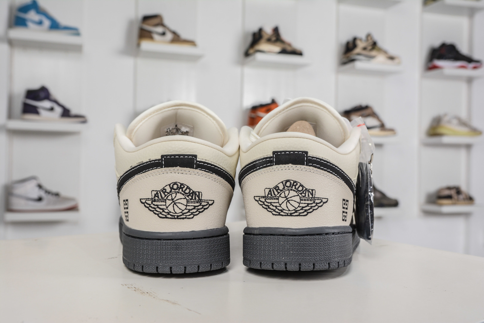 270 Air Jordan 1 Retro Low x Givenchy 纪梵希联名-米白黑 QL1988-001