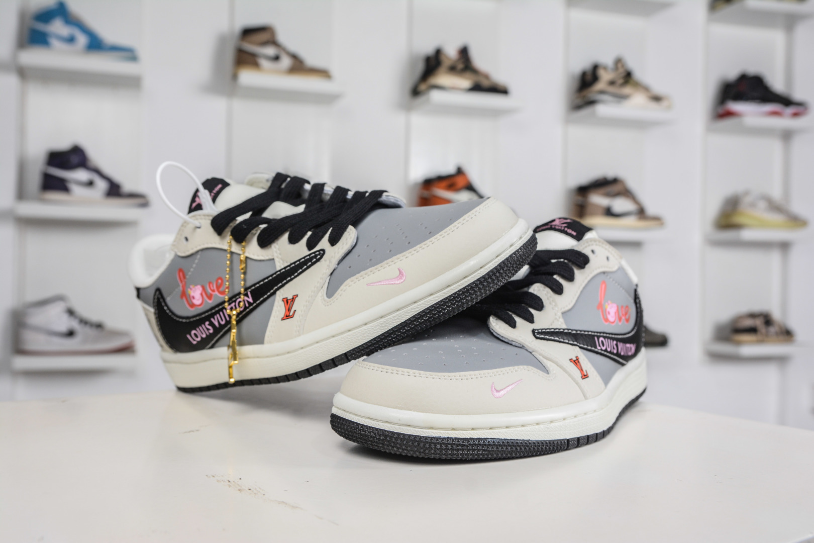 270 TS x Air Jordan x Louis VuittAJ1 Low 倒钩低帮LV联名-LOVE小猪佩奇 DZ2688-005