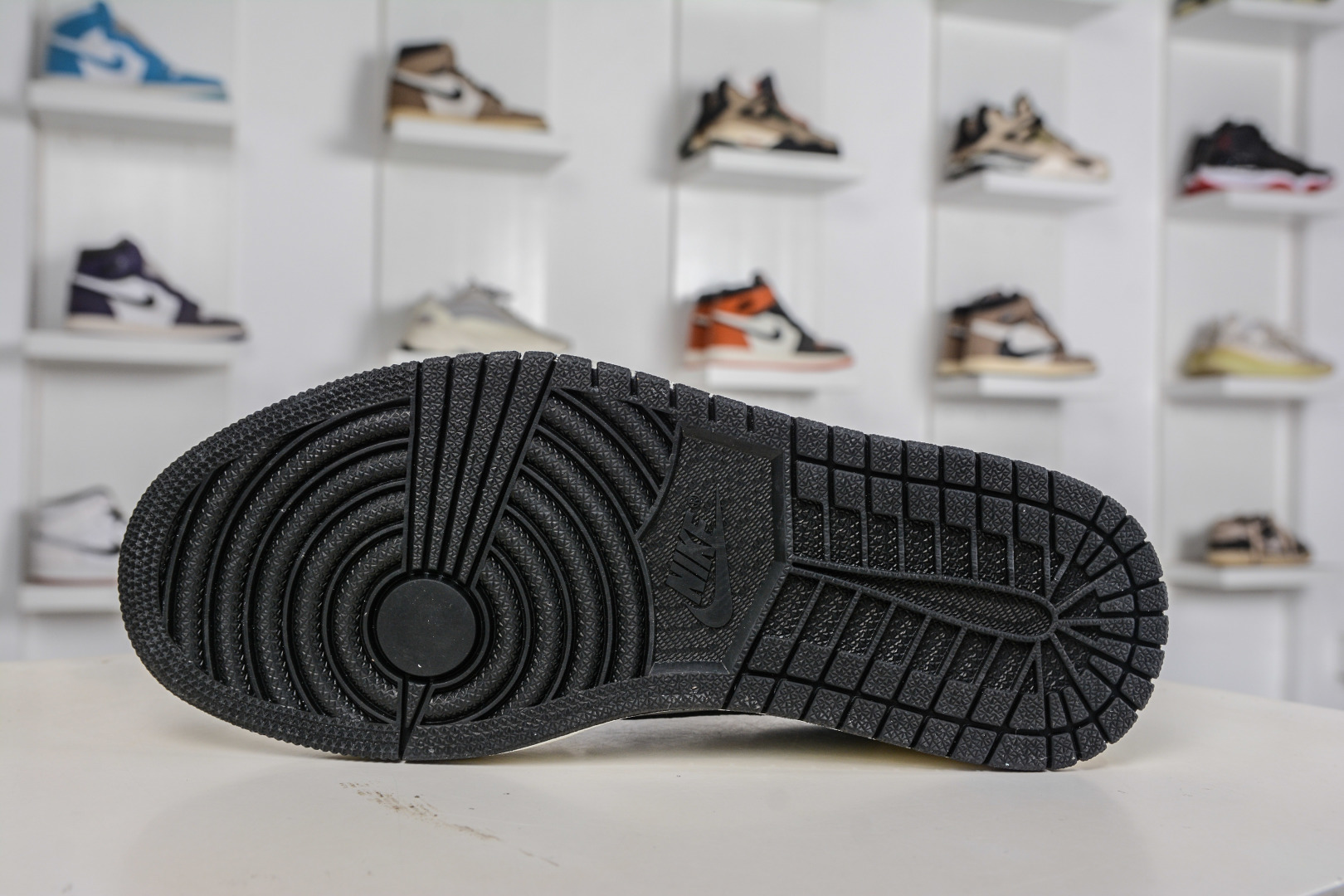 270 TS x Air Jordan x Louis VuittAJ1 Low 倒钩低帮LV联名-LOVE小猪佩奇 DZ2688-005