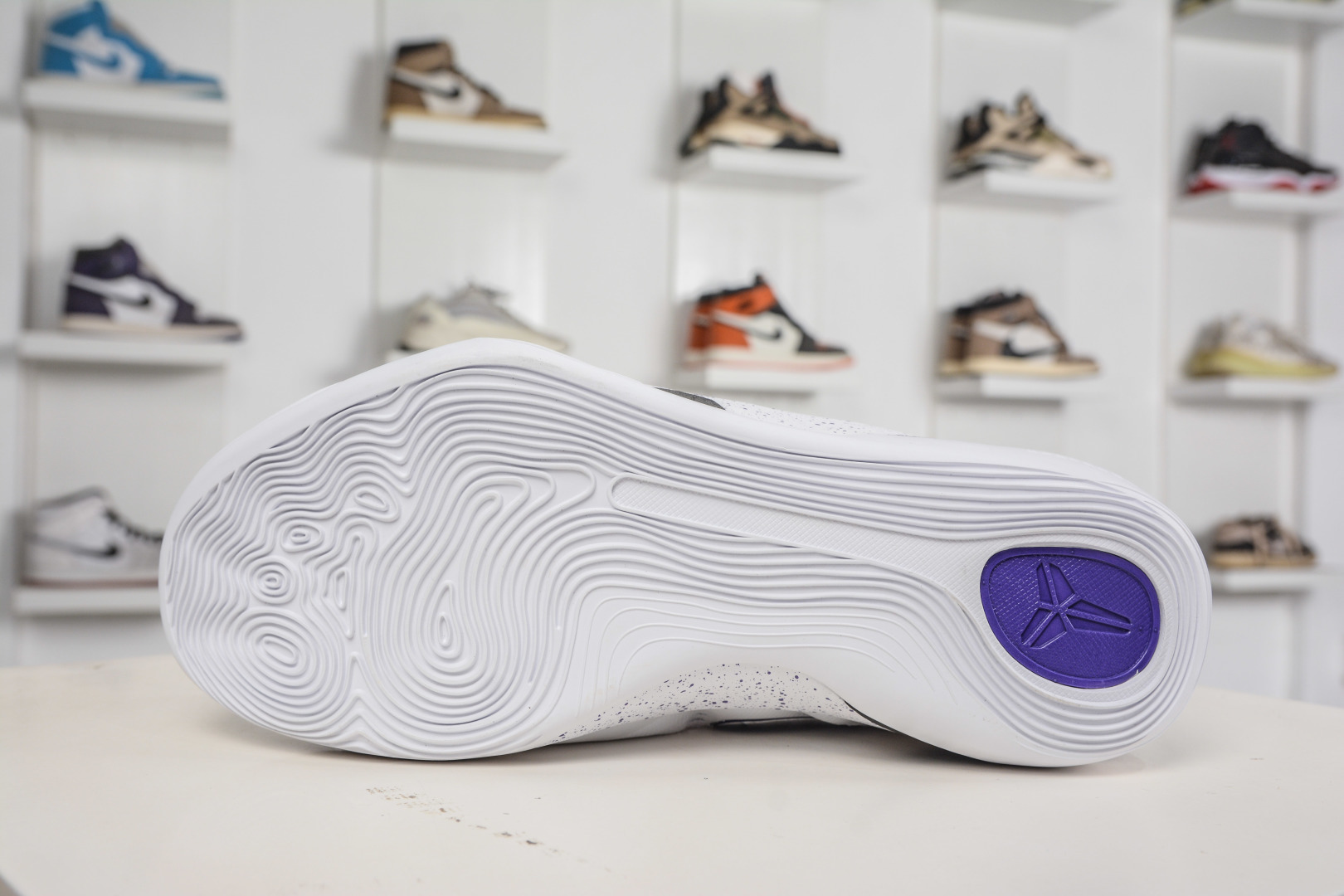 320 灭世/Max Nike Kobe 9 Low EM Think Pink PE 科比九代舒适减震防滑低帮篮球鞋 白紫色 IH1401-100