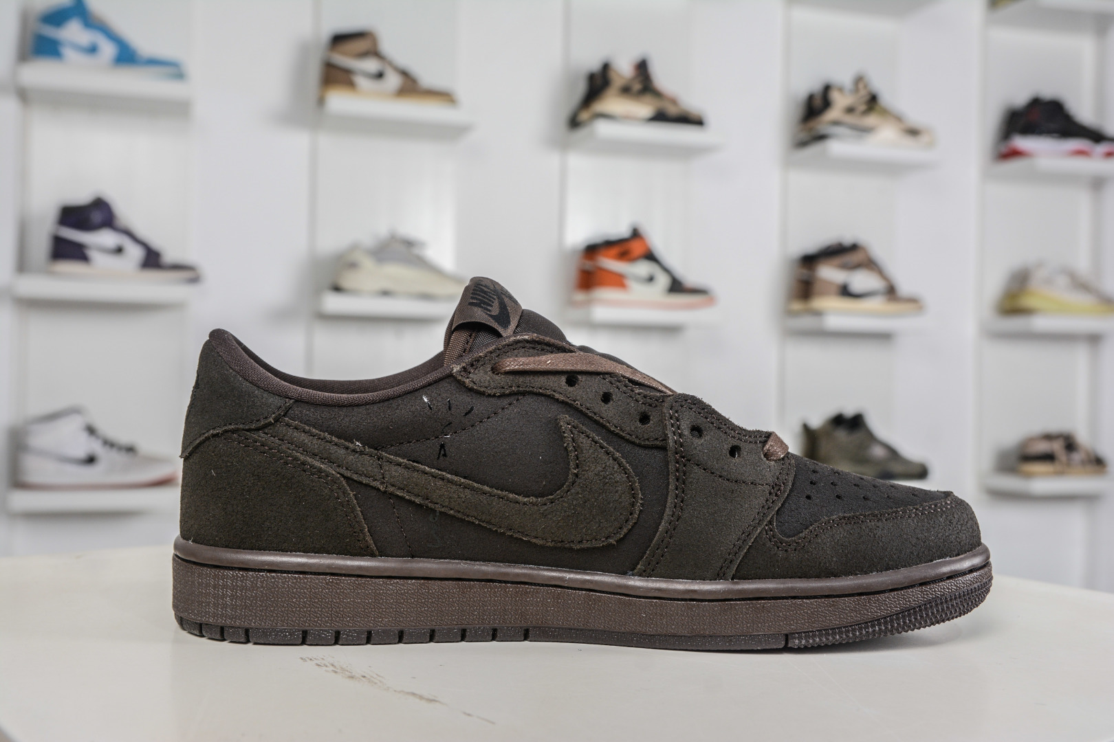 220 G版Travis Scott x Jordan Air Jordan 1 Low “Velvet Brown”倒钩9.0 丝绒摩卡 黑棕 DM7866-202-Chinese UA Cheap High Quatity Brand Clothes Bags handbags Sneakers wholesale wholesaler seller from China Factory suppliers Fashion Clothing Shoes best Quality Beautiful Price 220 G版Travis Scott x Jordan Air Jordan 1 Low “Velvet Brown”倒钩9.0 丝绒摩卡 黑棕 DM7866-202