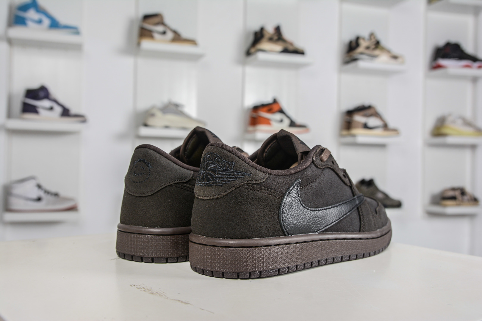 220 G版Travis Scott x Jordan Air Jordan 1 Low “Velvet Brown”倒钩9.0 丝绒摩卡 黑棕 DM7866-202-Chinese UA Cheap High Quatity Brand Clothes Bags handbags Sneakers wholesale wholesaler seller from China Factory suppliers Fashion Clothing Shoes best Quality Beautiful Price 220 G版Travis Scott x Jordan Air Jordan 1 Low “Velvet Brown”倒钩9.0 丝绒摩卡 黑棕 DM7866-202
