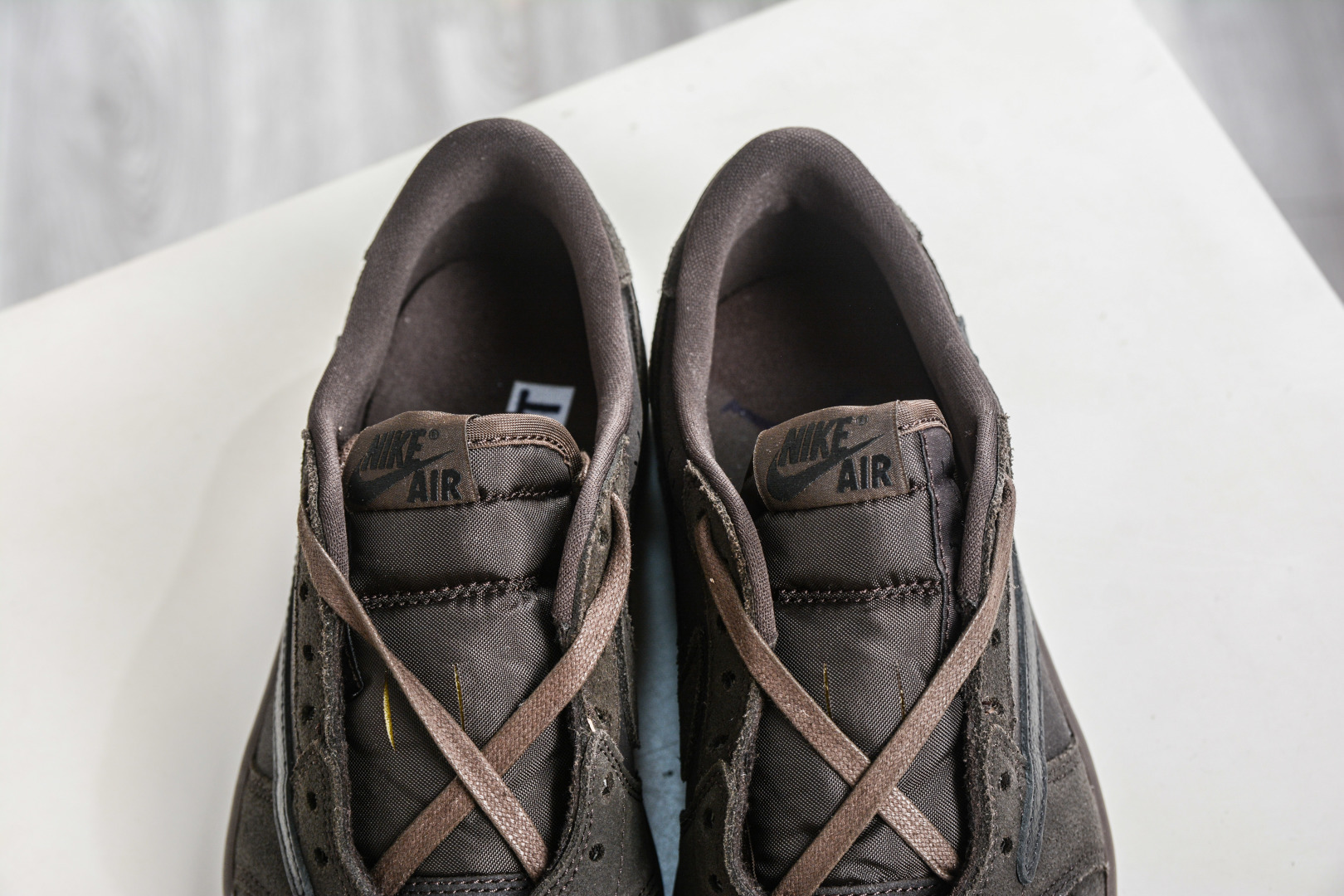 220 G版Travis Scott x Jordan Air Jordan 1 Low “Velvet Brown”倒钩9.0 丝绒摩卡 黑棕 DM7866-202-Chinese UA Cheap High Quatity Brand Clothes Bags handbags Sneakers wholesale wholesaler seller from China Factory suppliers Fashion Clothing Shoes best Quality Beautiful Price 220 G版Travis Scott x Jordan Air Jordan 1 Low “Velvet Brown”倒钩9.0 丝绒摩卡 黑棕 DM7866-202