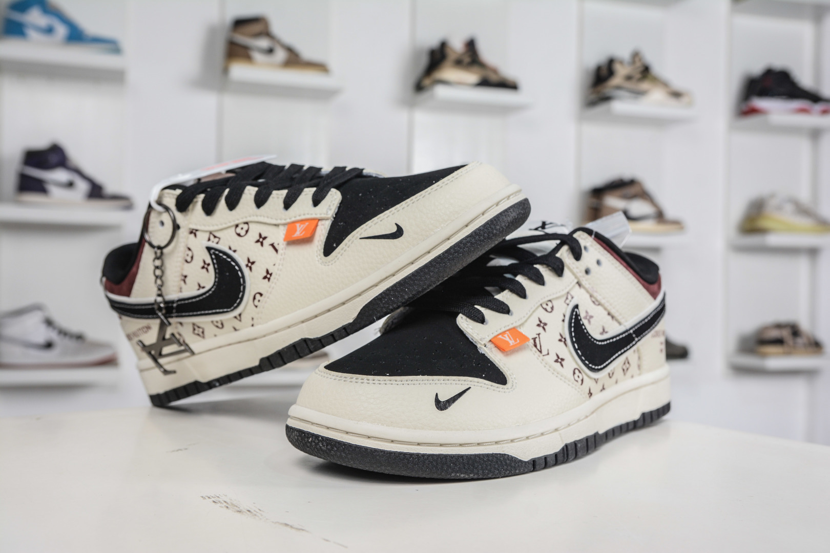 270 Nike SB Dunk Low x Louis Vuitton LV联名-米黑棕印花 MN1688-105
