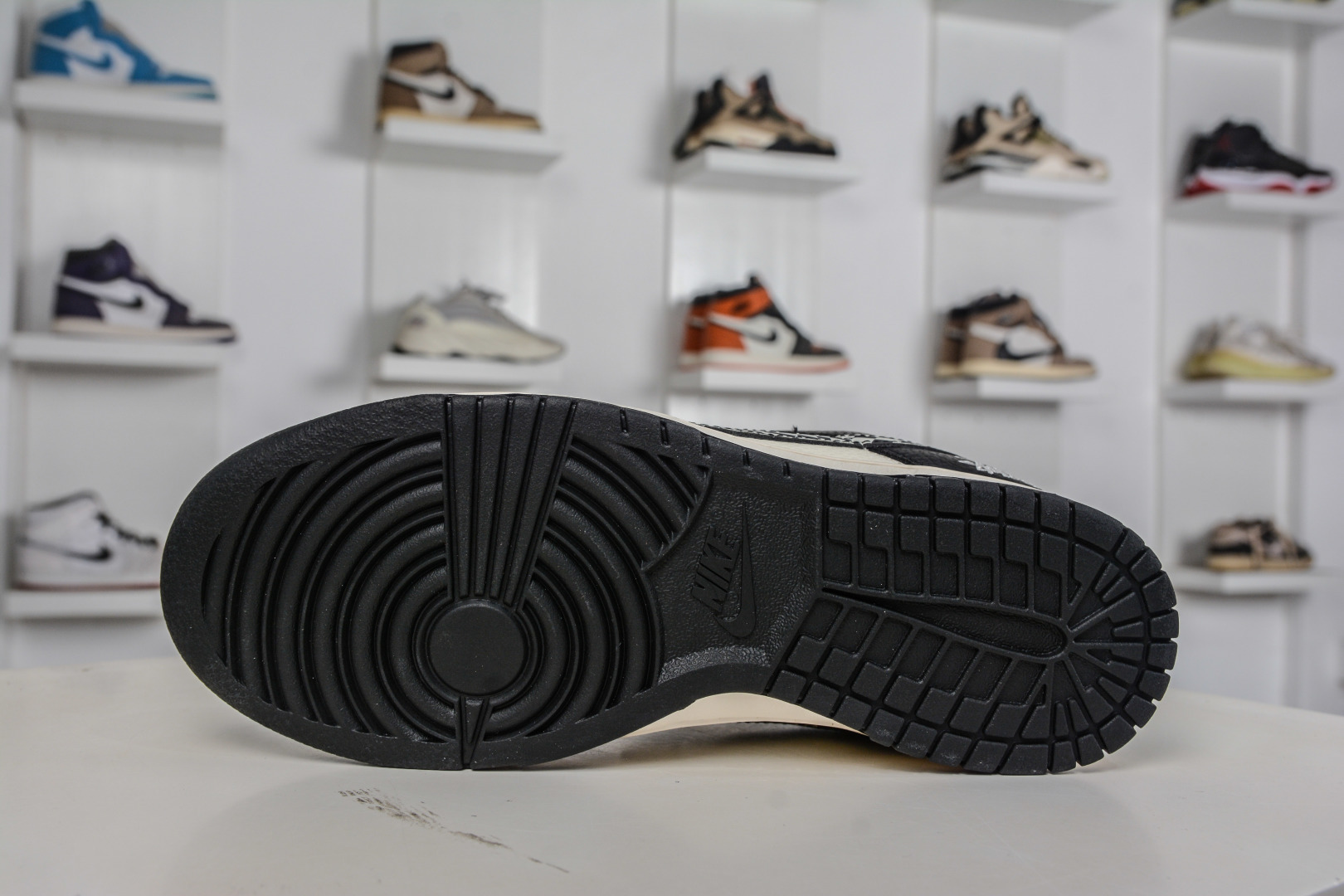 Nike SB Dunk Low X Stussy 斯图西联名-黑白棋盘格钩 QW5836-029-Top High Quatity Cheap Sneakers Fashion Clothing Clothes Bags handbags Shoes of all Brand wholesale With The best Quality And Beautiful Price from China Factory Chinese suppliers wholesaler seller Nike SB Dunk Low X Stussy 斯图西联名-黑白棋盘格钩 QW5836-029