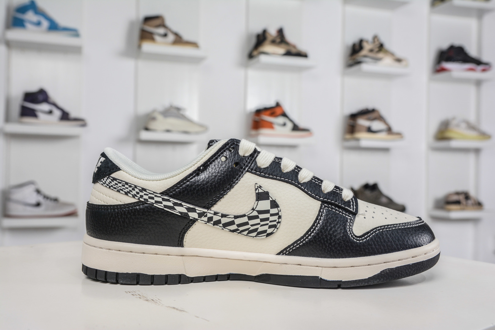 Nike SB Dunk Low X Stussy 斯图西联名-黑白棋盘格钩 QW5836-029-Top High Quatity Cheap Sneakers Fashion Clothing Clothes Bags handbags Shoes of all Brand wholesale With The best Quality And Beautiful Price from China Factory Chinese suppliers wholesaler seller Nike SB Dunk Low X Stussy 斯图西联名-黑白棋盘格钩 QW5836-029