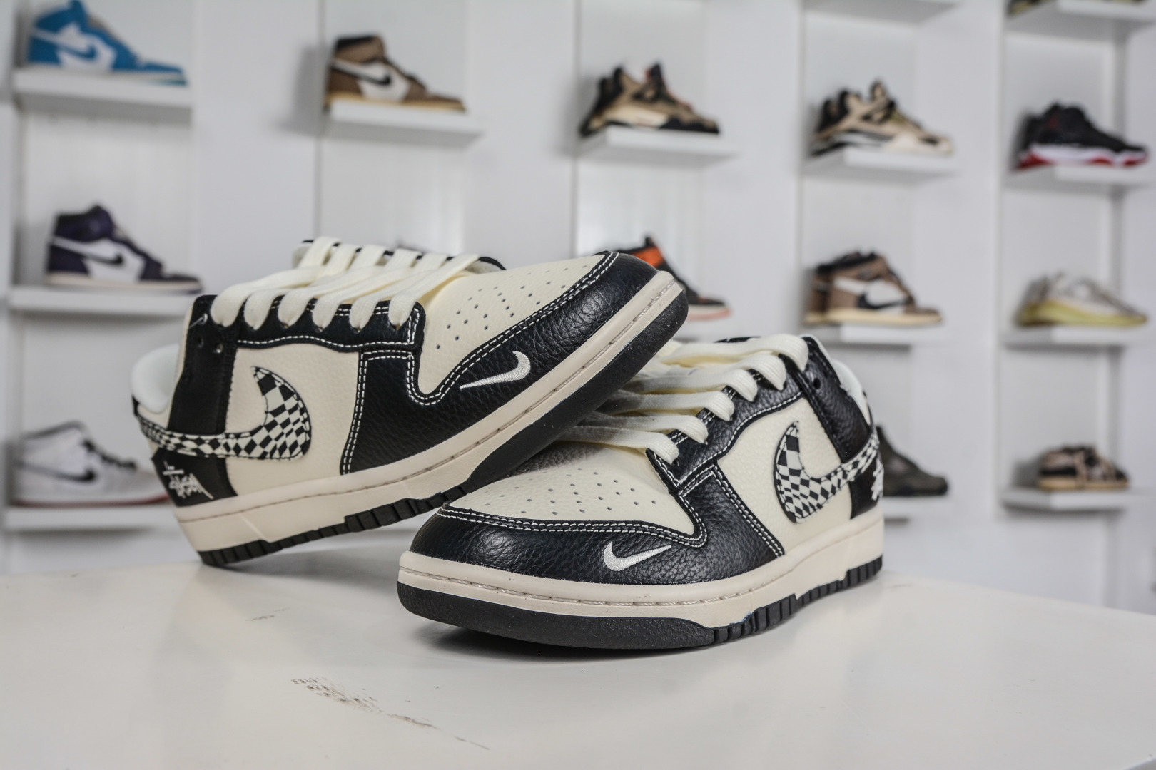 Nike SB Dunk Low X Stussy 斯图西联名-黑白棋盘格钩 QW5836-029-Top High Quatity Cheap Sneakers Fashion Clothing Clothes Bags handbags Shoes of all Brand wholesale With The best Quality And Beautiful Price from China Factory Chinese suppliers wholesaler seller Nike SB Dunk Low X Stussy 斯图西联名-黑白棋盘格钩 QW5836-029