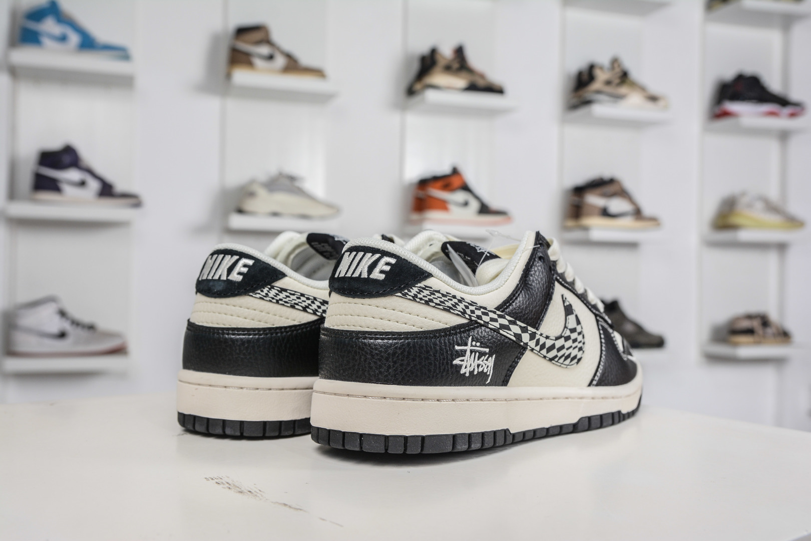 Nike SB Dunk Low X Stussy 斯图西联名-黑白棋盘格钩 QW5836-029-Top High Quatity Cheap Sneakers Fashion Clothing Clothes Bags handbags Shoes of all Brand wholesale With The best Quality And Beautiful Price from China Factory Chinese suppliers wholesaler seller Nike SB Dunk Low X Stussy 斯图西联名-黑白棋盘格钩 QW5836-029
