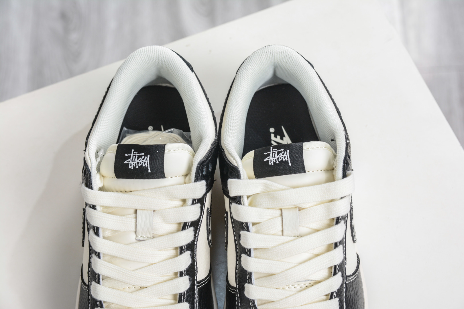 Nike SB Dunk Low X Stussy 斯图西联名-黑白棋盘格钩 QW5836-029-Top High Quatity Cheap Sneakers Fashion Clothing Clothes Bags handbags Shoes of all Brand wholesale With The best Quality And Beautiful Price from China Factory Chinese suppliers wholesaler seller Nike SB Dunk Low X Stussy 斯图西联名-黑白棋盘格钩 QW5836-029