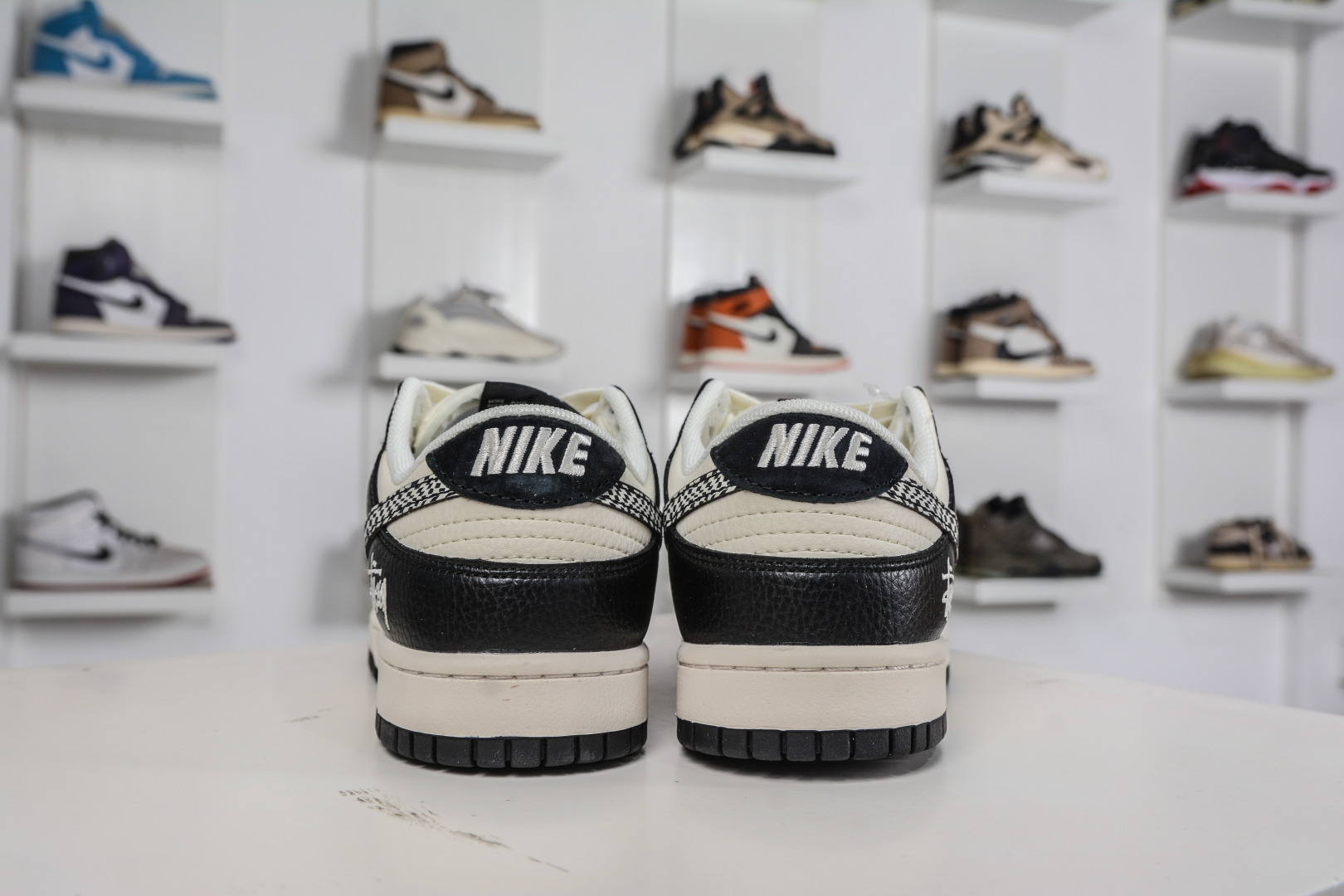 Nike SB Dunk Low X Stussy 斯图西联名-黑白棋盘格钩 QW5836-029-Top High Quatity Cheap Sneakers Fashion Clothing Clothes Bags handbags Shoes of all Brand wholesale With The best Quality And Beautiful Price from China Factory Chinese suppliers wholesaler seller Nike SB Dunk Low X Stussy 斯图西联名-黑白棋盘格钩 QW5836-029
