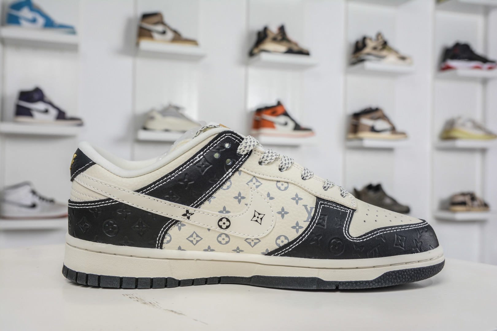 270 Nike SB Dunk Low x Louis Vuitton LV联名-黑白印花 MN1688-106