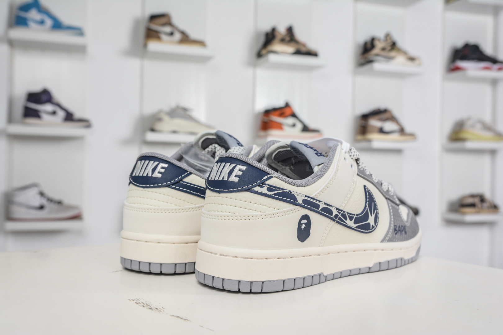 270 Nike SB Dunk Low x BAPE 猿人头联名-米灰黑 JP1628-036