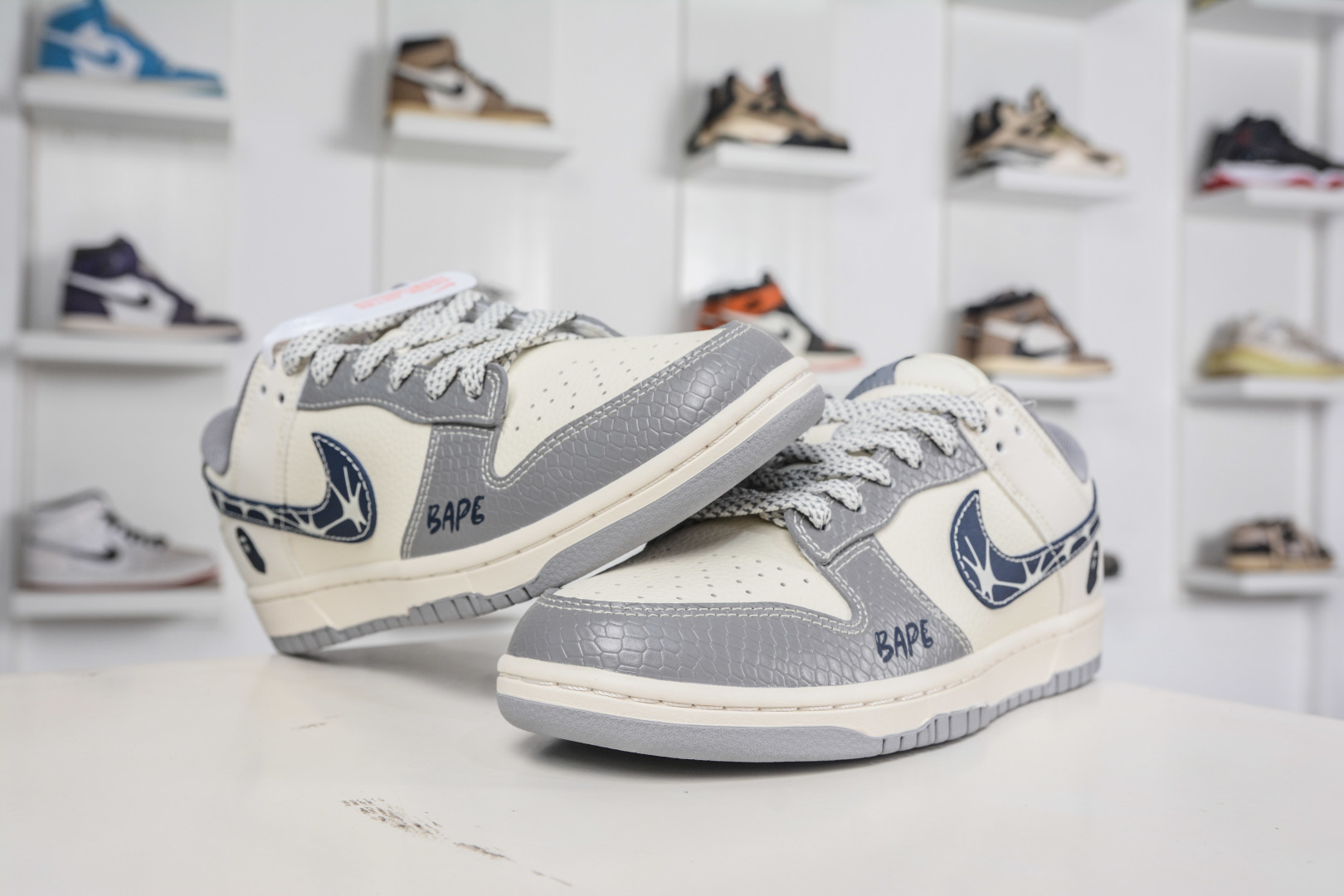 270 Nike SB Dunk Low x BAPE 猿人头联名-米灰黑 JP1628-036