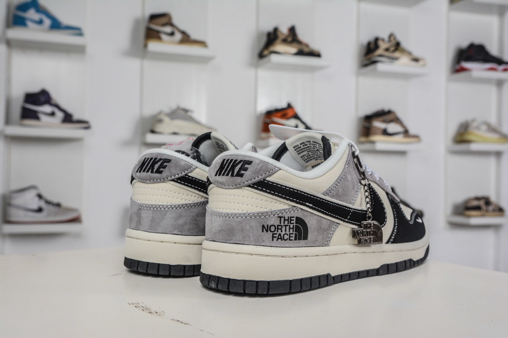 270 Nike SB Dunk Low x The North Face 北面联名-米黑灰猪八革 DN3168-010-Chinese UA Cheap High Quatity Brand Clothes Bags handbags Sneakers wholesale wholesaler seller from China Factory suppliers Fashion Clothing Shoes best Quality Beautiful Price 270 Nike SB Dunk Low x The North Face 北面联名-米黑灰猪八革 DN3168-010