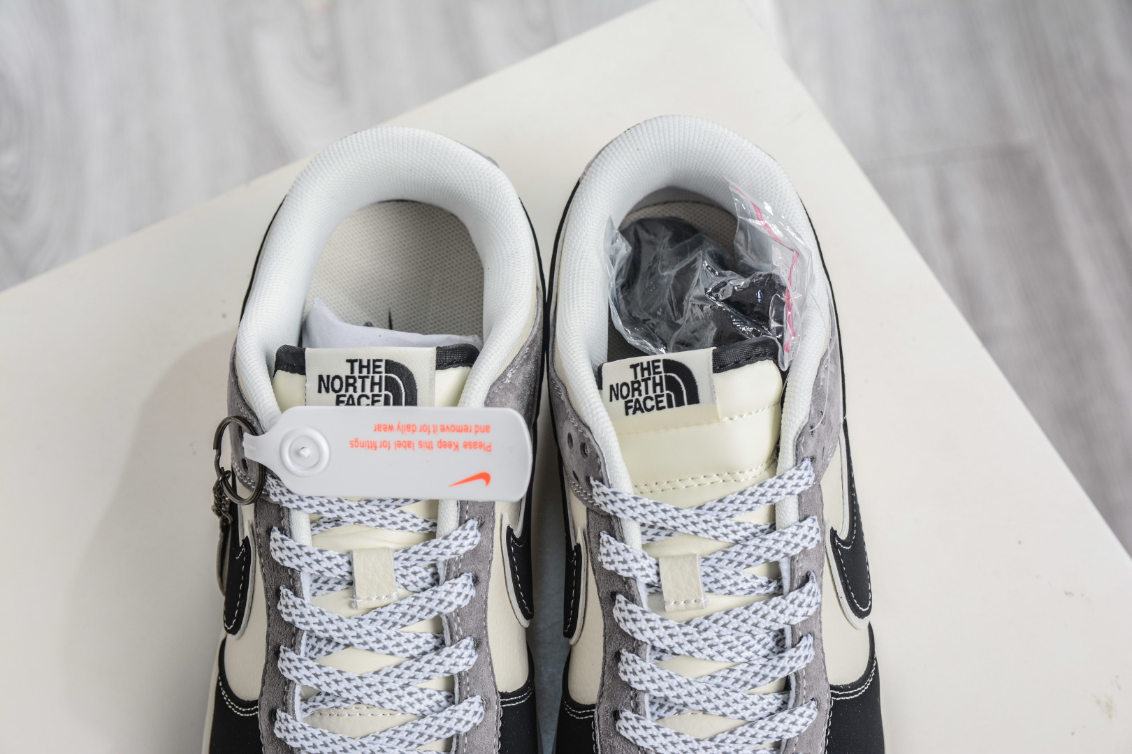 270 Nike SB Dunk Low x The North Face 北面联名-米黑灰猪八革 DN3168-010-Chinese UA Cheap High Quatity Brand Clothes Bags handbags Sneakers wholesale wholesaler seller from China Factory suppliers Fashion Clothing Shoes best Quality Beautiful Price 270 Nike SB Dunk Low x The North Face 北面联名-米黑灰猪八革 DN3168-010