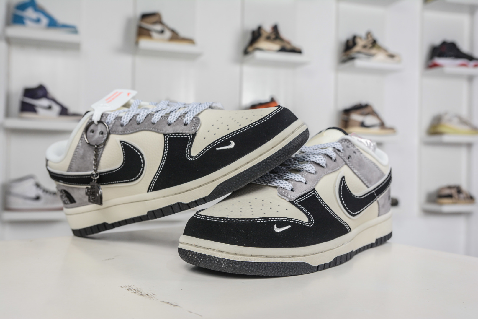 270 Nike SB Dunk Low x The North Face 北面联名-米黑灰猪八革 DN3168-010-Chinese UA Cheap High Quatity Brand Clothes Bags handbags Sneakers wholesale wholesaler seller from China Factory suppliers Fashion Clothing Shoes best Quality Beautiful Price 270 Nike SB Dunk Low x The North Face 北面联名-米黑灰猪八革 DN3168-010
