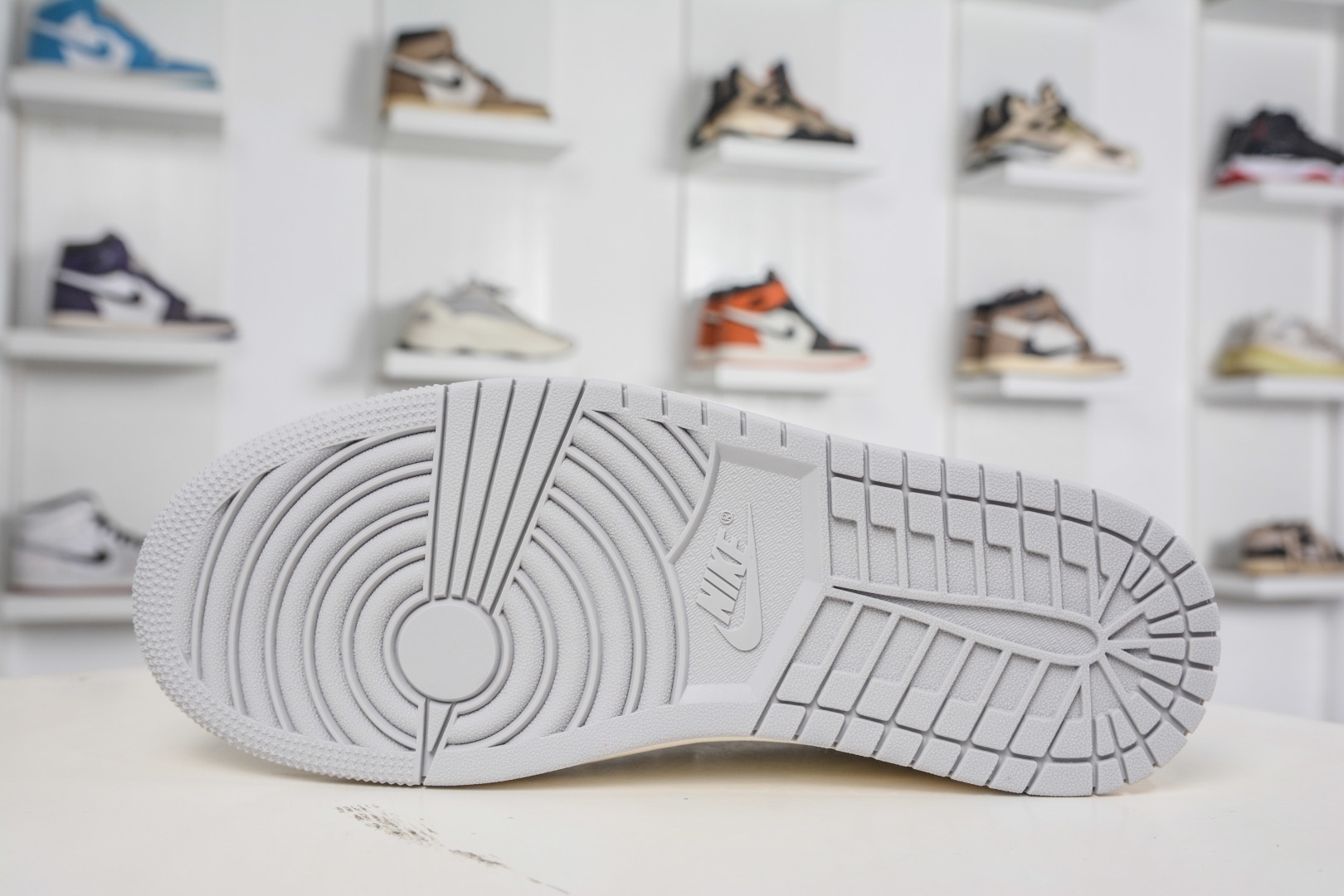 270 TS x Air Jordan x Fragment Design AJ1 Low 倒钩低帮联名藤原浩闪电-灰白 LK1099-062-Chinese UA Cheap High Quatity Brand Clothes Bags handbags Sneakers wholesale wholesaler seller from China Factory suppliers Fashion Clothing Shoes best Quality Beautiful Price 270 TS x Air Jordan x Fragment Design AJ1 Low 倒钩低帮联名藤原浩闪电-灰白 LK1099-062