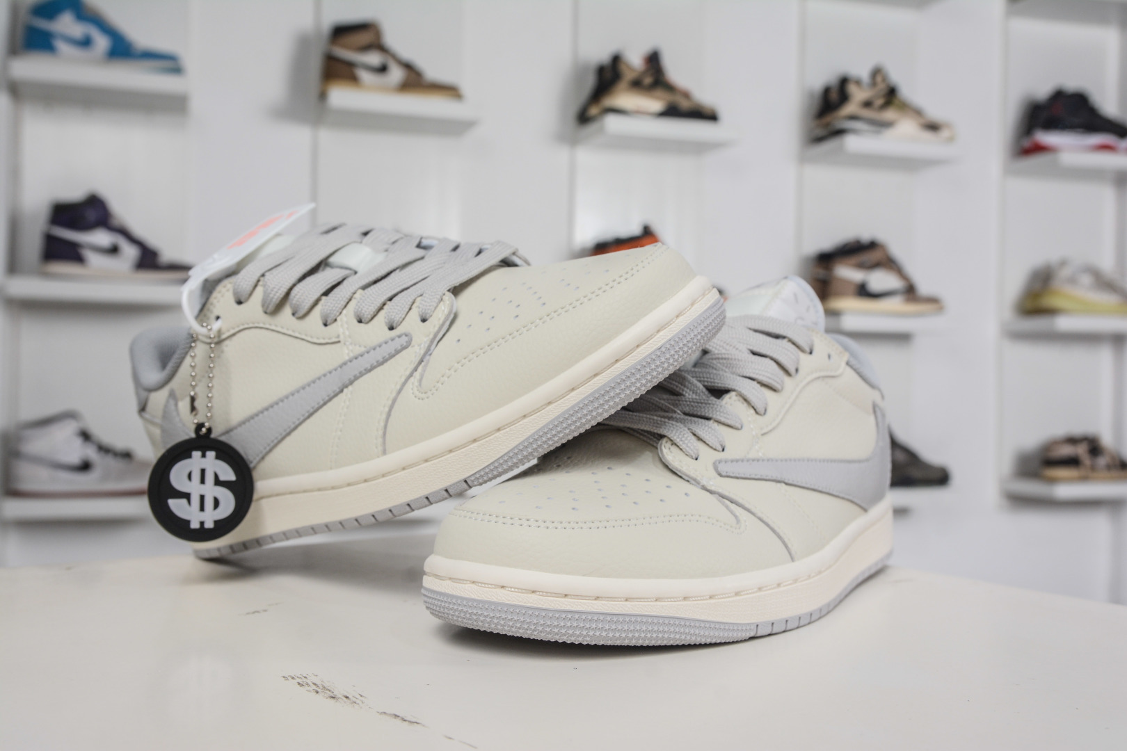 270 TS x Air Jordan x Fragment Design AJ1 Low 倒钩低帮联名藤原浩闪电-灰白 LK1099-062-Chinese UA Cheap High Quatity Brand Clothes Bags handbags Sneakers wholesale wholesaler seller from China Factory suppliers Fashion Clothing Shoes best Quality Beautiful Price 270 TS x Air Jordan x Fragment Design AJ1 Low 倒钩低帮联名藤原浩闪电-灰白 LK1099-062