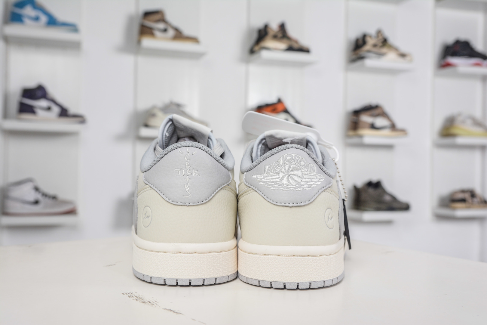 270 TS x Air Jordan x Fragment Design AJ1 Low 倒钩低帮联名藤原浩闪电-灰白 LK1099-062-Chinese UA Cheap High Quatity Brand Clothes Bags handbags Sneakers wholesale wholesaler seller from China Factory suppliers Fashion Clothing Shoes best Quality Beautiful Price 270 TS x Air Jordan x Fragment Design AJ1 Low 倒钩低帮联名藤原浩闪电-灰白 LK1099-062