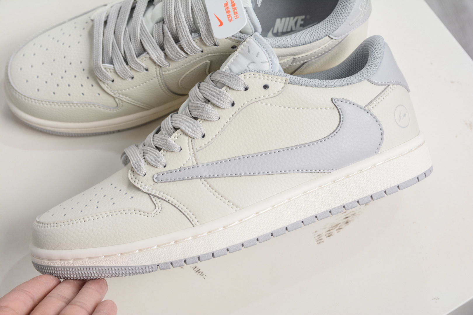 270 TS x Air Jordan x Fragment Design AJ1 Low 倒钩低帮联名藤原浩闪电-灰白 LK1099-062-Chinese UA Cheap High Quatity Brand Clothes Bags handbags Sneakers wholesale wholesaler seller from China Factory suppliers Fashion Clothing Shoes best Quality Beautiful Price 270 TS x Air Jordan x Fragment Design AJ1 Low 倒钩低帮联名藤原浩闪电-灰白 LK1099-062