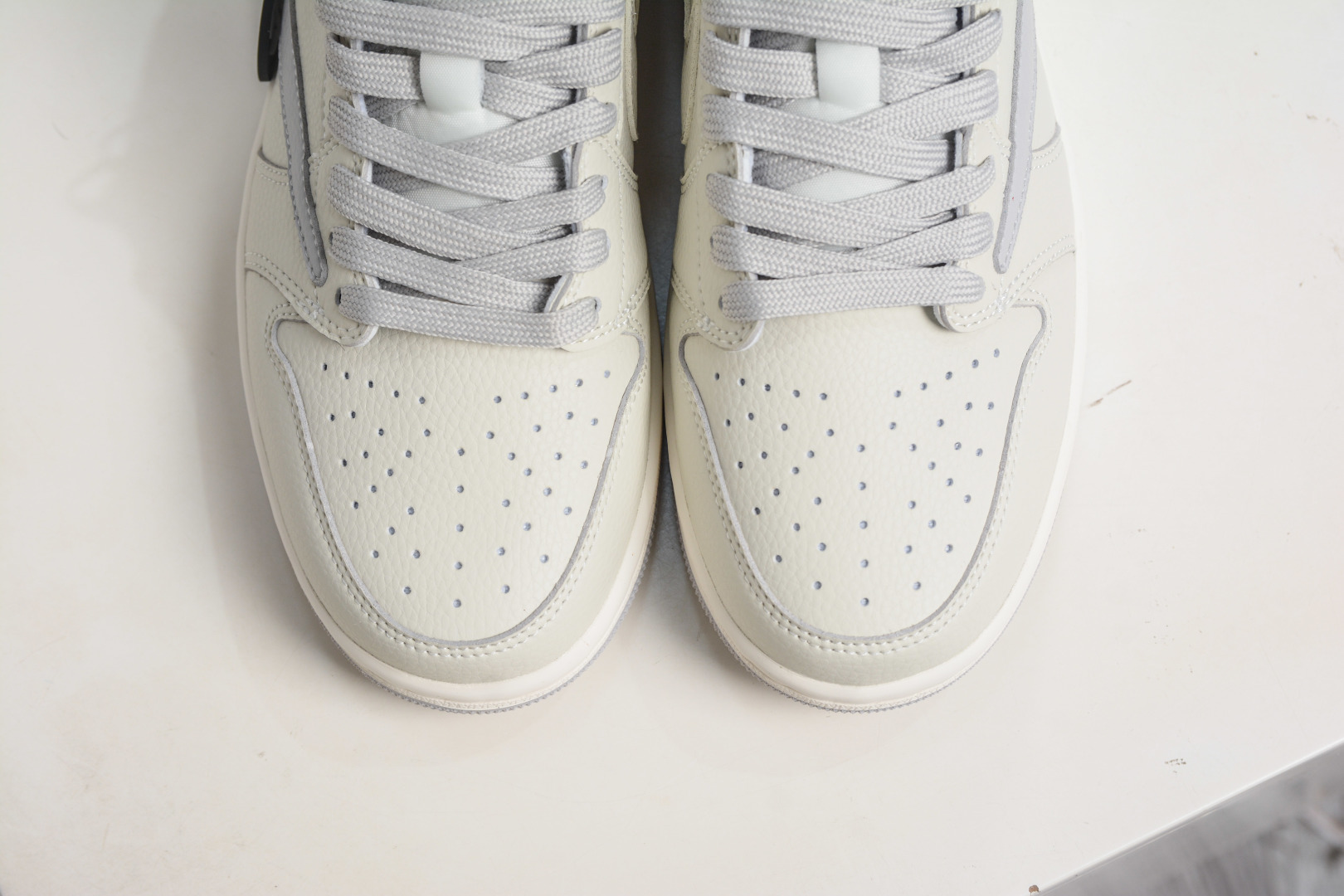 270 TS x Air Jordan x Fragment Design AJ1 Low 倒钩低帮联名藤原浩闪电-灰白 LK1099-062-Chinese UA Cheap High Quatity Brand Clothes Bags handbags Sneakers wholesale wholesaler seller from China Factory suppliers Fashion Clothing Shoes best Quality Beautiful Price 270 TS x Air Jordan x Fragment Design AJ1 Low 倒钩低帮联名藤原浩闪电-灰白 LK1099-062