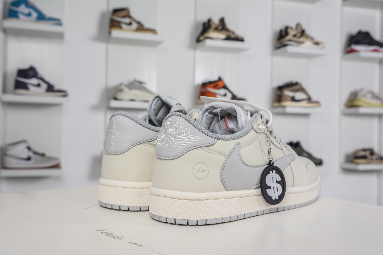 270 TS x Air Jordan x Fragment Design AJ1 Low 倒钩低帮联名藤原浩闪电-灰白 LK1099-062-Chinese UA Cheap High Quatity Brand Clothes Bags handbags Sneakers wholesale wholesaler seller from China Factory suppliers Fashion Clothing Shoes best Quality Beautiful Price 270 TS x Air Jordan x Fragment Design AJ1 Low 倒钩低帮联名藤原浩闪电-灰白 LK1099-062