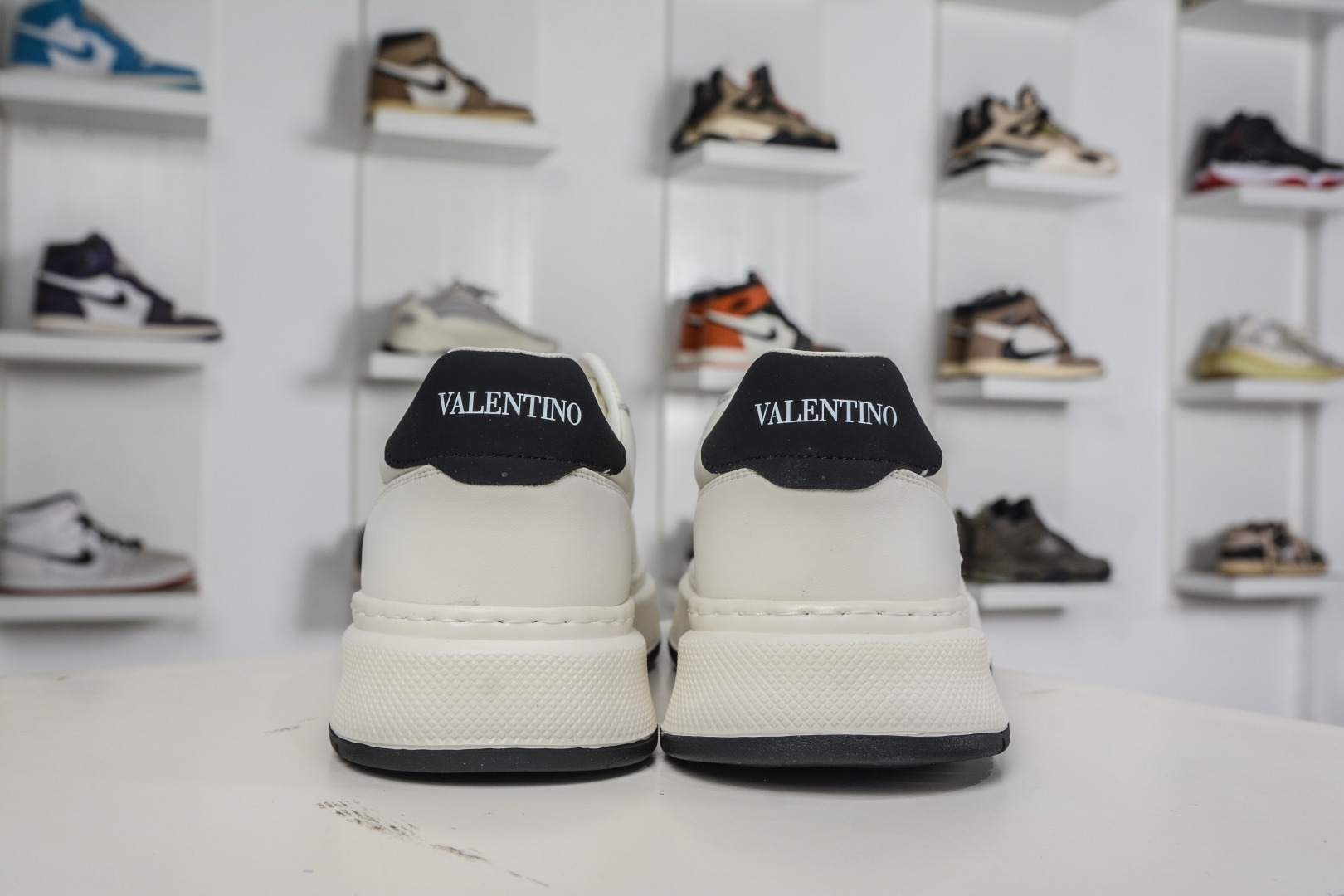 260 双十二福利继续炸 Valentino/华伦天奴 Rockstud untitled 经典百搭厚底休闲铆钉小白鞋