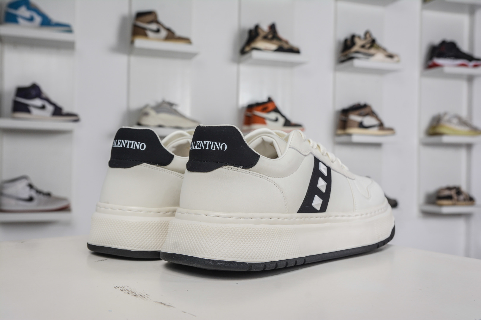 260 双十二福利继续炸 Valentino/华伦天奴 Rockstud untitled 经典百搭厚底休闲铆钉小白鞋