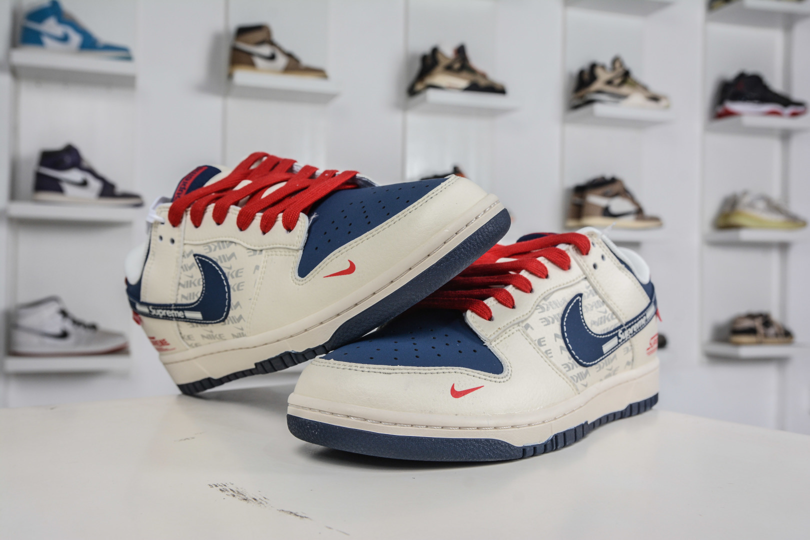 Nike SB Dunk Low x Superme SUP联名-米蓝红 XD1588-241-Top High Quatity Cheap Sneakers Fashion Clothing Clothes Bags handbags Shoes of all Brand wholesale With The best Quality And Beautiful Price from China Factory Chinese suppliers wholesaler seller Nike SB Dunk Low x Superme SUP联名-米蓝红 XD1588-241