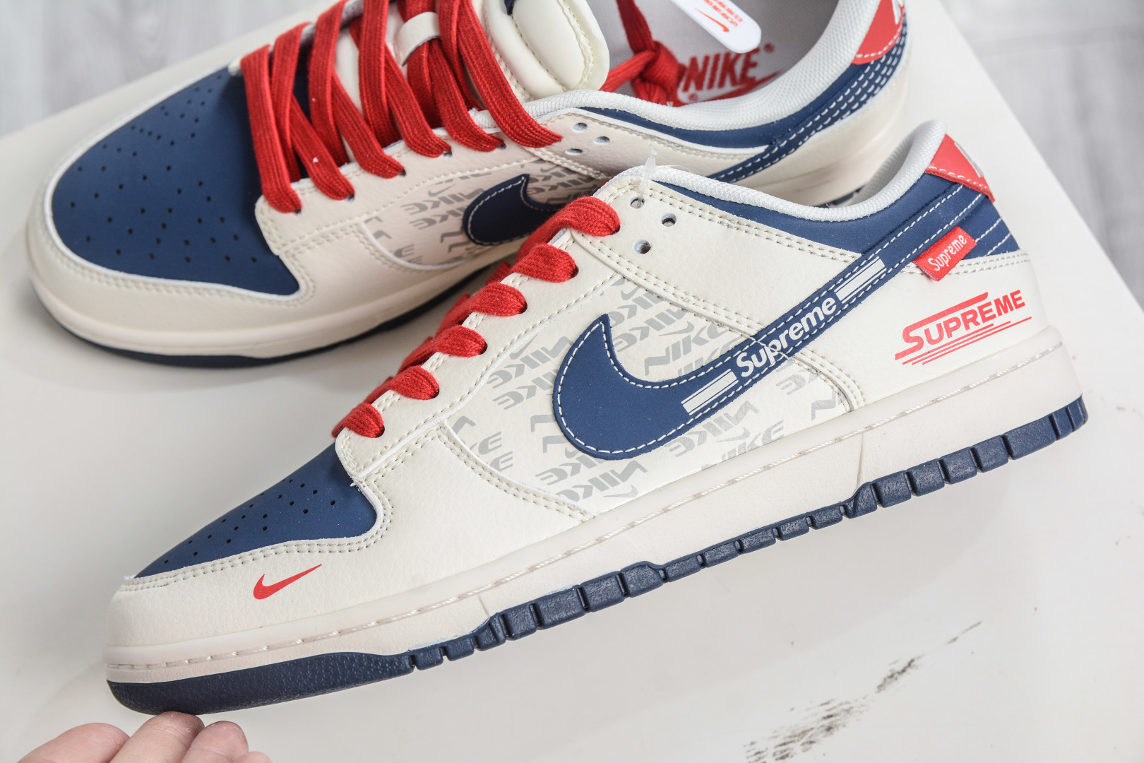 Nike SB Dunk Low x Superme SUP联名-米蓝红 XD1588-241-Top High Quatity Cheap Sneakers Fashion Clothing Clothes Bags handbags Shoes of all Brand wholesale With The best Quality And Beautiful Price from China Factory Chinese suppliers wholesaler seller Nike SB Dunk Low x Superme SUP联名-米蓝红 XD1588-241