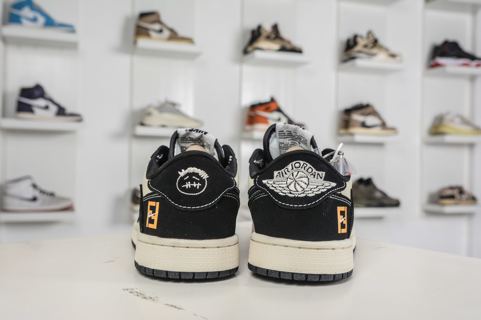 270 TS x Air Jordan x Fendi AJ1 Low 倒钩低帮芬迪联名-米白黑 DD7866-110-Chinese UA Cheap High Quatity Brand Clothes Bags handbags Sneakers wholesale wholesaler seller from China Factory suppliers Fashion Clothing Shoes best Quality Beautiful Price 270 TS x Air Jordan x Fendi AJ1 Low 倒钩低帮芬迪联名-米白黑 DD7866-110