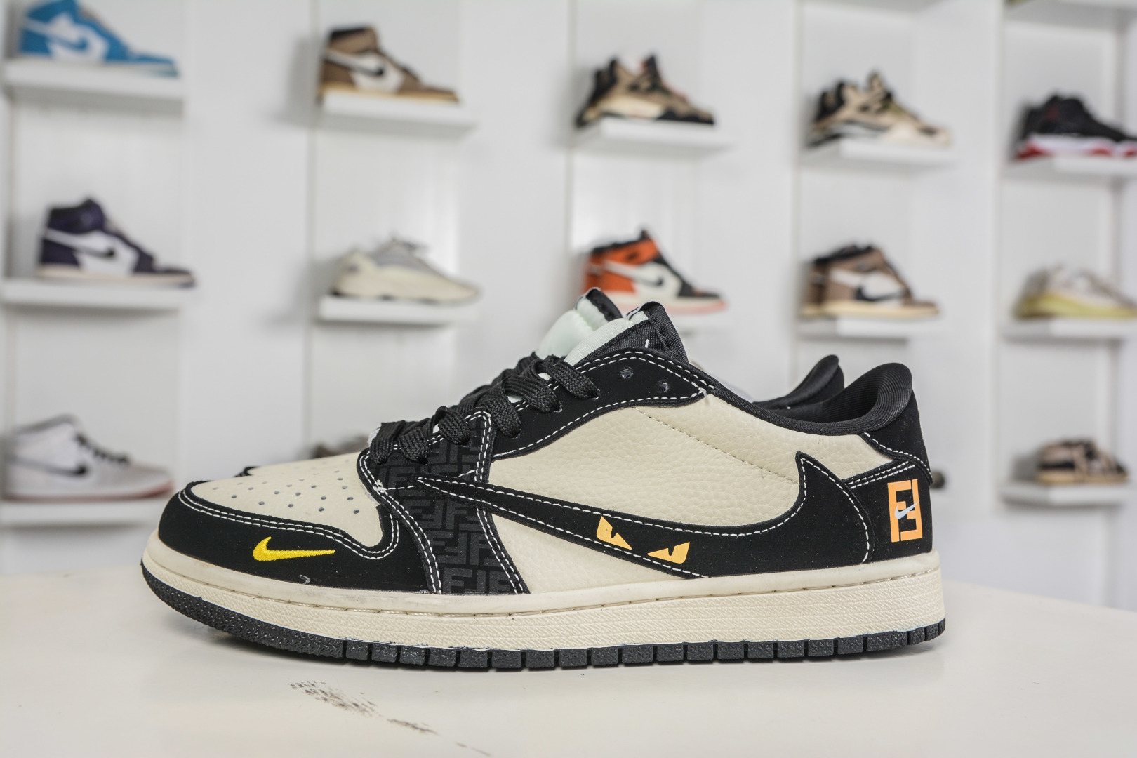 270 TS x Air Jordan x Fendi AJ1 Low 倒钩低帮芬迪联名-米白黑 DD7866-110-Chinese UA Cheap High Quatity Brand Clothes Bags handbags Sneakers wholesale wholesaler seller from China Factory suppliers Fashion Clothing Shoes best Quality Beautiful Price 270 TS x Air Jordan x Fendi AJ1 Low 倒钩低帮芬迪联名-米白黑 DD7866-110
