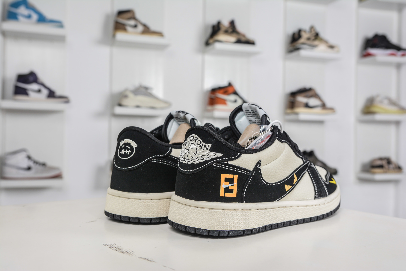 270 TS x Air Jordan x Fendi AJ1 Low 倒钩低帮芬迪联名-米白黑 DD7866-110-Chinese UA Cheap High Quatity Brand Clothes Bags handbags Sneakers wholesale wholesaler seller from China Factory suppliers Fashion Clothing Shoes best Quality Beautiful Price 270 TS x Air Jordan x Fendi AJ1 Low 倒钩低帮芬迪联名-米白黑 DD7866-110