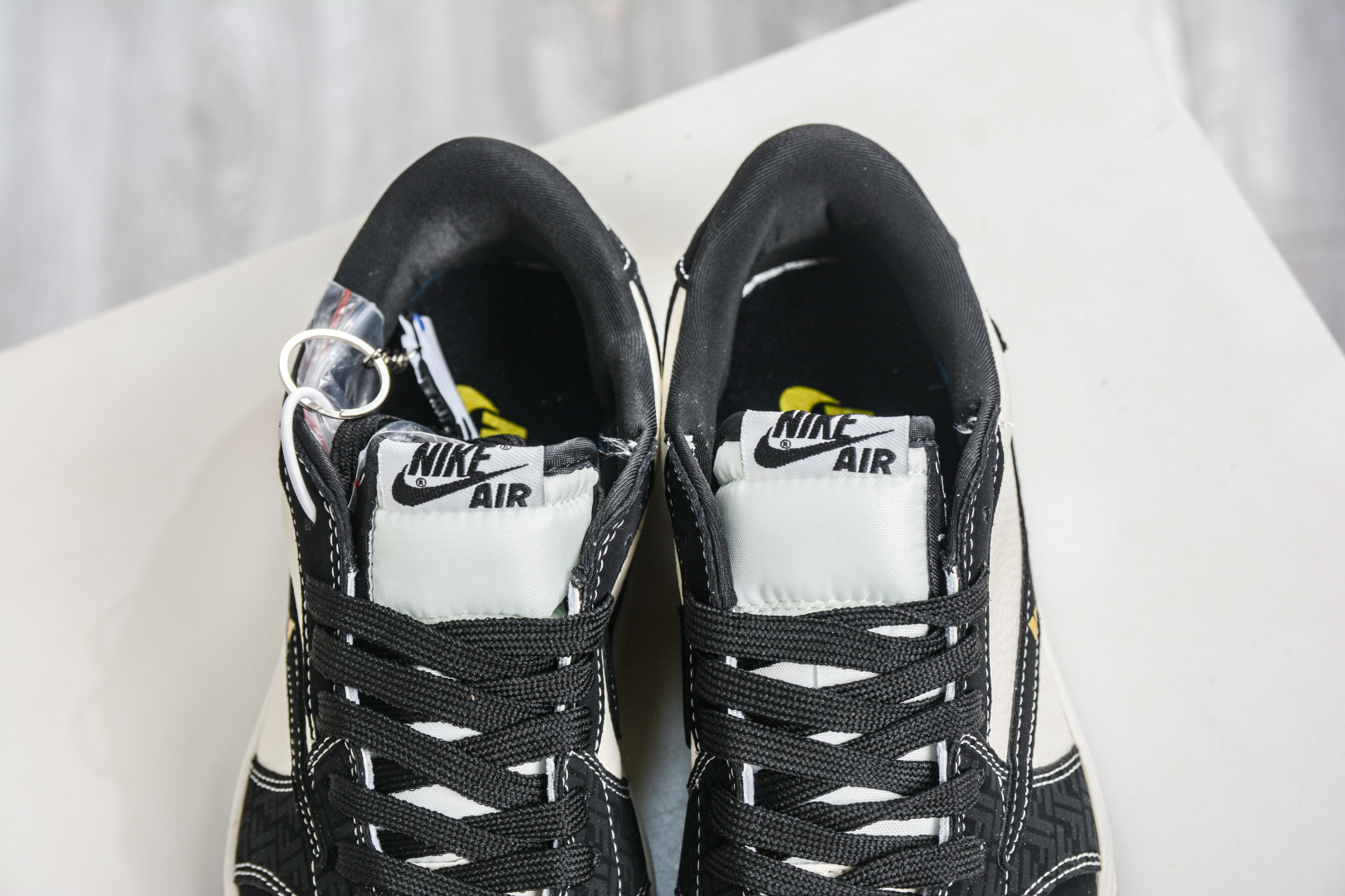 270 TS x Air Jordan x Fendi AJ1 Low 倒钩低帮芬迪联名-米白黑 DD7866-110-Chinese UA Cheap High Quatity Brand Clothes Bags handbags Sneakers wholesale wholesaler seller from China Factory suppliers Fashion Clothing Shoes best Quality Beautiful Price 270 TS x Air Jordan x Fendi AJ1 Low 倒钩低帮芬迪联名-米白黑 DD7866-110