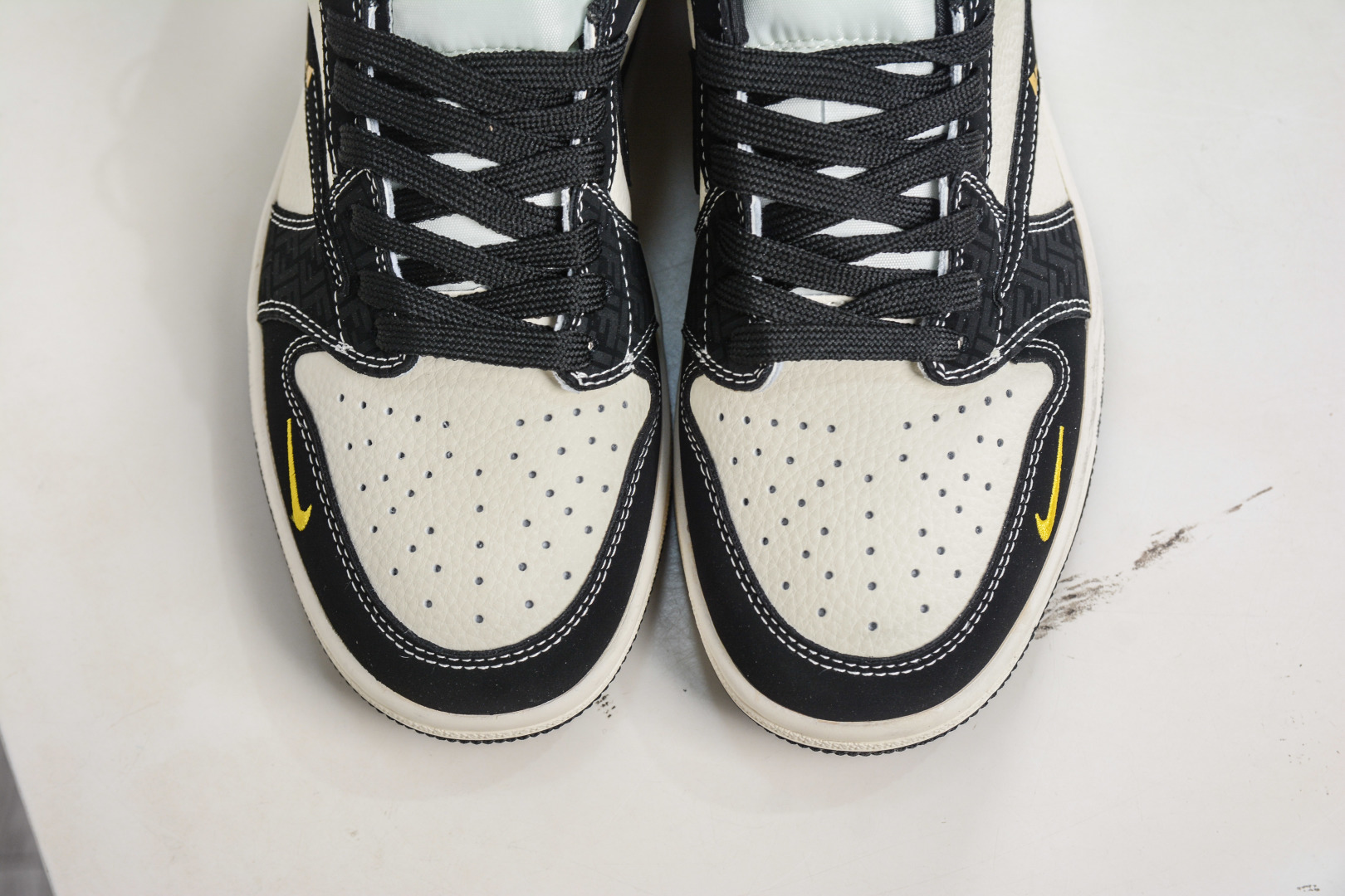 270 TS x Air Jordan x Fendi AJ1 Low 倒钩低帮芬迪联名-米白黑 DD7866-110-Chinese UA Cheap High Quatity Brand Clothes Bags handbags Sneakers wholesale wholesaler seller from China Factory suppliers Fashion Clothing Shoes best Quality Beautiful Price 270 TS x Air Jordan x Fendi AJ1 Low 倒钩低帮芬迪联名-米白黑 DD7866-110