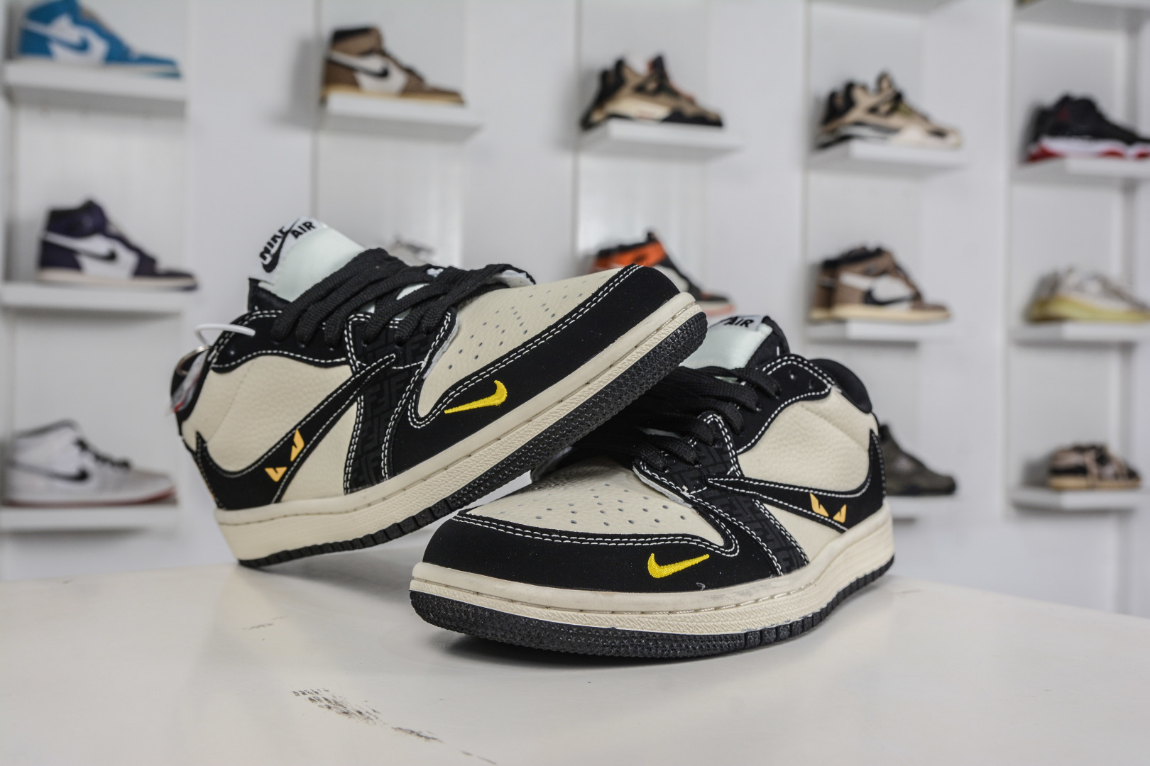 270 TS x Air Jordan x Fendi AJ1 Low 倒钩低帮芬迪联名-米白黑 DD7866-110-Chinese UA Cheap High Quatity Brand Clothes Bags handbags Sneakers wholesale wholesaler seller from China Factory suppliers Fashion Clothing Shoes best Quality Beautiful Price 270 TS x Air Jordan x Fendi AJ1 Low 倒钩低帮芬迪联名-米白黑 DD7866-110
