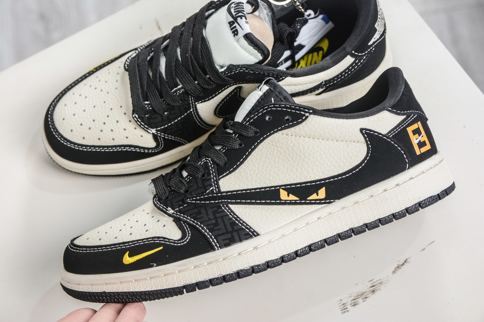 270 TS x Air Jordan x Fendi AJ1 Low 倒钩低帮芬迪联名-米白黑 DD7866-110-Chinese UA Cheap High Quatity Brand Clothes Bags handbags Sneakers wholesale wholesaler seller from China Factory suppliers Fashion Clothing Shoes best Quality Beautiful Price 270 TS x Air Jordan x Fendi AJ1 Low 倒钩低帮芬迪联名-米白黑 DD7866-110