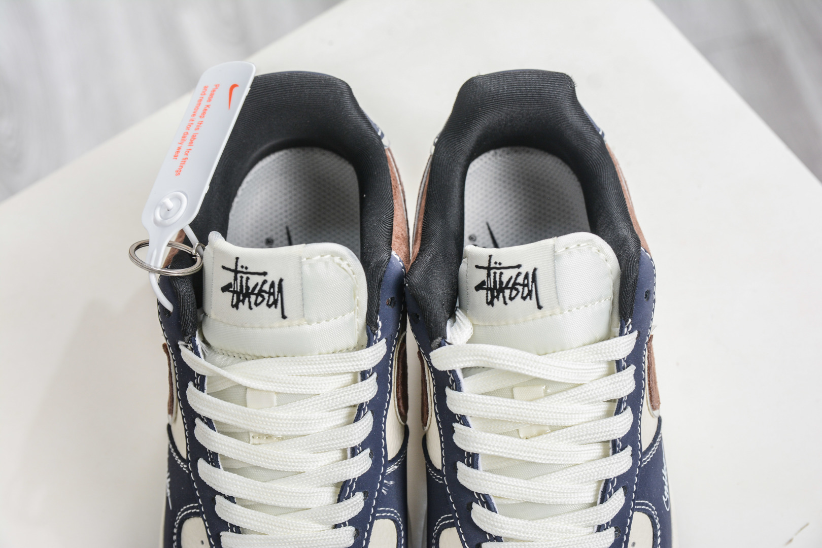 260 Stussy x NIke Air Force 1 斯图西联名- 蓝棕猪八革 DF0188-105-Chinese UA Cheap High Quatity Brand Clothes Bags handbags Sneakers wholesale wholesaler seller from China Factory suppliers Fashion Clothing Shoes best Quality Beautiful Price 260 Stussy x NIke Air Force 1 斯图西联名- 蓝棕猪八革 DF0188-105
