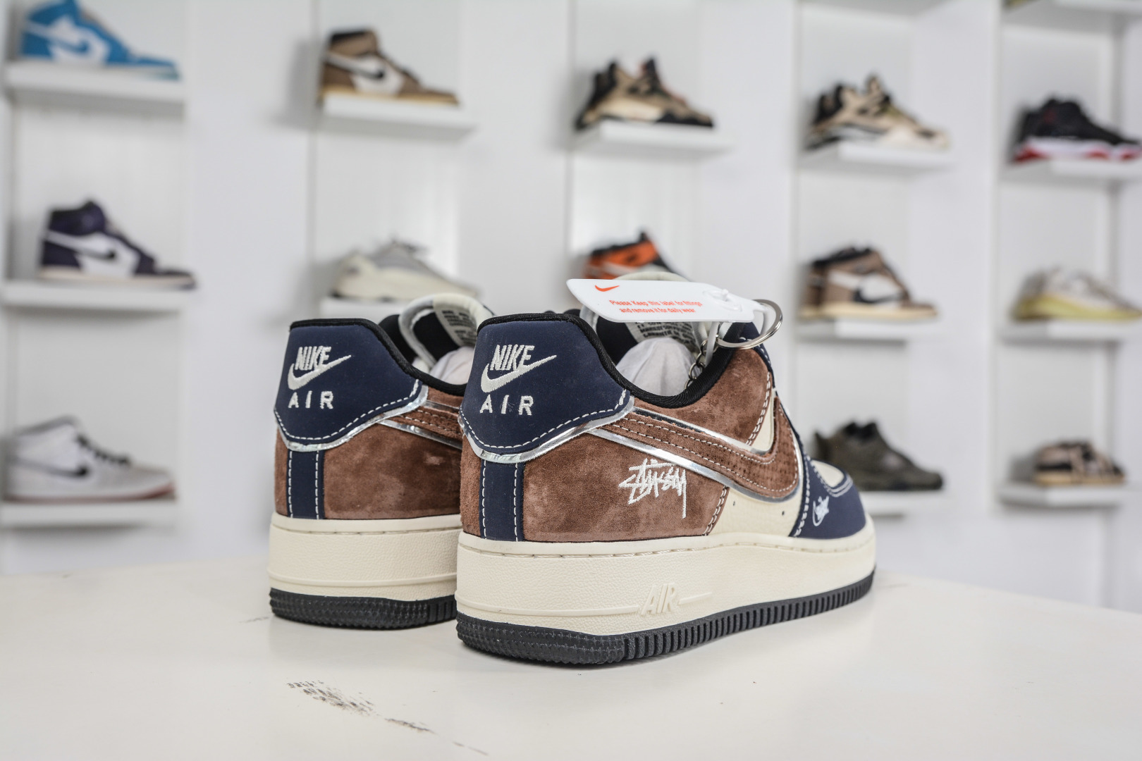 260 Stussy x NIke Air Force 1 斯图西联名- 蓝棕猪八革 DF0188-105-Chinese UA Cheap High Quatity Brand Clothes Bags handbags Sneakers wholesale wholesaler seller from China Factory suppliers Fashion Clothing Shoes best Quality Beautiful Price 260 Stussy x NIke Air Force 1 斯图西联名- 蓝棕猪八革 DF0188-105