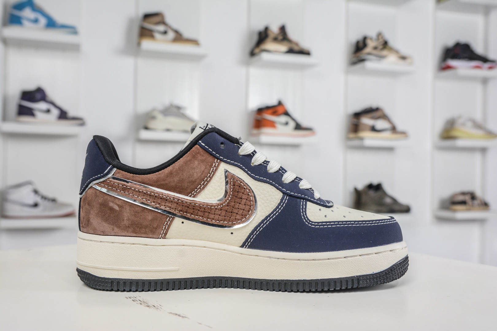 260 Stussy x NIke Air Force 1 斯图西联名- 蓝棕猪八革 DF0188-105-Chinese UA Cheap High Quatity Brand Clothes Bags handbags Sneakers wholesale wholesaler seller from China Factory suppliers Fashion Clothing Shoes best Quality Beautiful Price 260 Stussy x NIke Air Force 1 斯图西联名- 蓝棕猪八革 DF0188-105