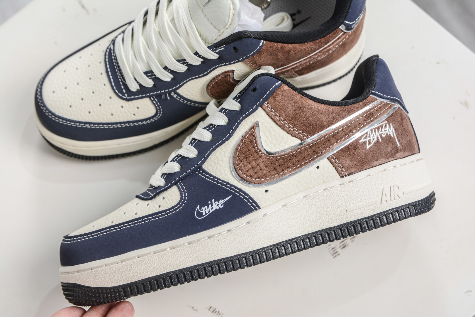 260 Stussy x NIke Air Force 1 斯图西联名- 蓝棕猪八革 DF0188-105-Chinese UA Cheap High Quatity Brand Clothes Bags handbags Sneakers wholesale wholesaler seller from China Factory suppliers Fashion Clothing Shoes best Quality Beautiful Price 260 Stussy x NIke Air Force 1 斯图西联名- 蓝棕猪八革 DF0188-105