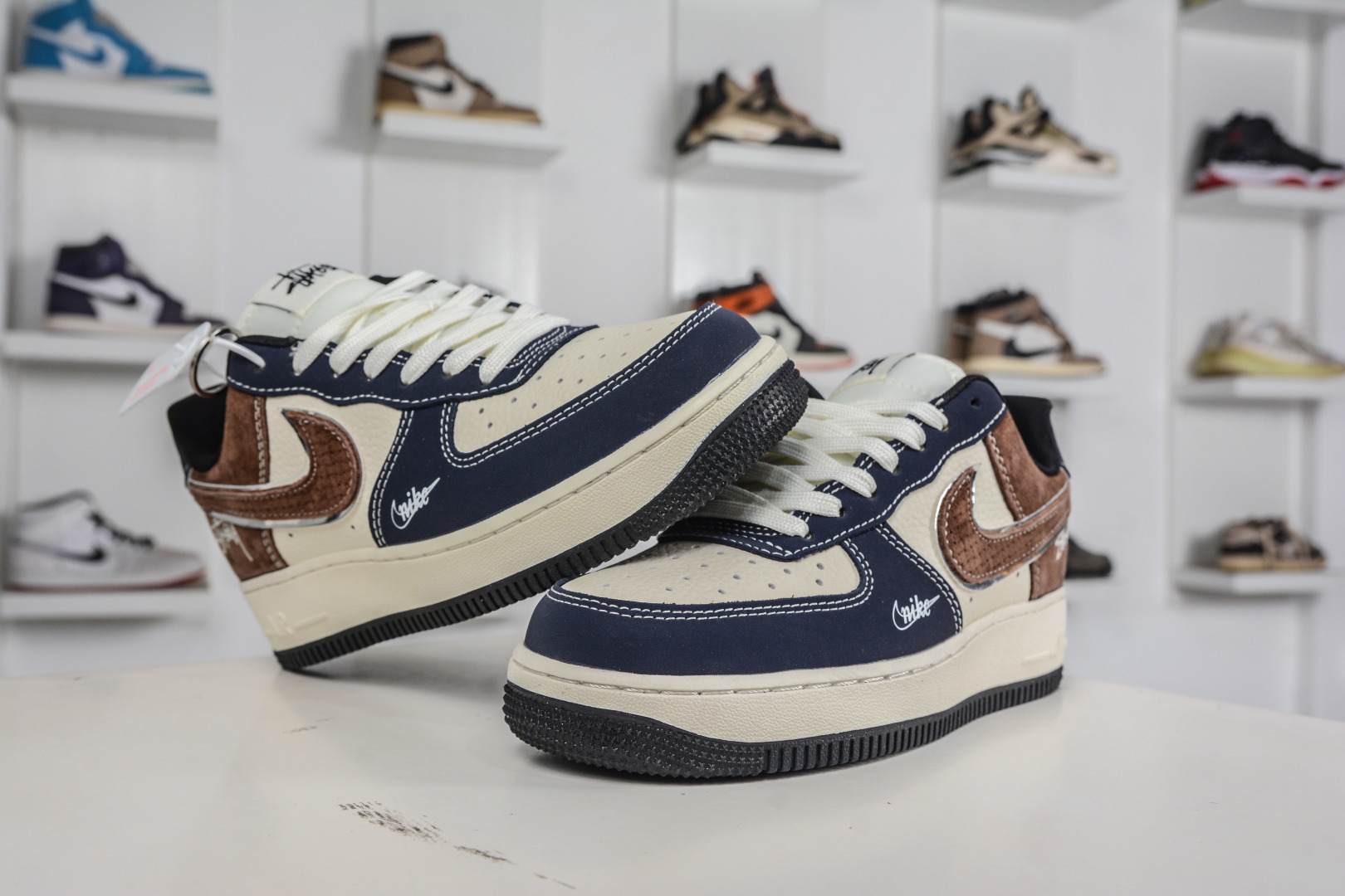 260 Stussy x NIke Air Force 1 斯图西联名- 蓝棕猪八革 DF0188-105-Chinese UA Cheap High Quatity Brand Clothes Bags handbags Sneakers wholesale wholesaler seller from China Factory suppliers Fashion Clothing Shoes best Quality Beautiful Price 260 Stussy x NIke Air Force 1 斯图西联名- 蓝棕猪八革 DF0188-105