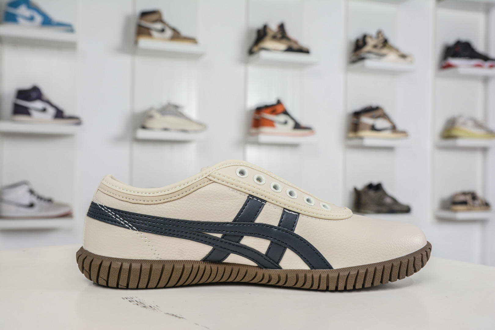 140 Onitsuka Tiger Tsunahiki Slip-on 鬼冢虎舒适百搭生活休闲鞋 1183C529-200-Chinese UA Cheap High Quatity Brand Clothes Bags handbags Sneakers wholesale wholesaler seller from China Factory suppliers Fashion Clothing Shoes best Quality Beautiful Price 140 Onitsuka Tiger Tsunahiki Slip-on 鬼冢虎舒适百搭生活休闲鞋 1183C529-200